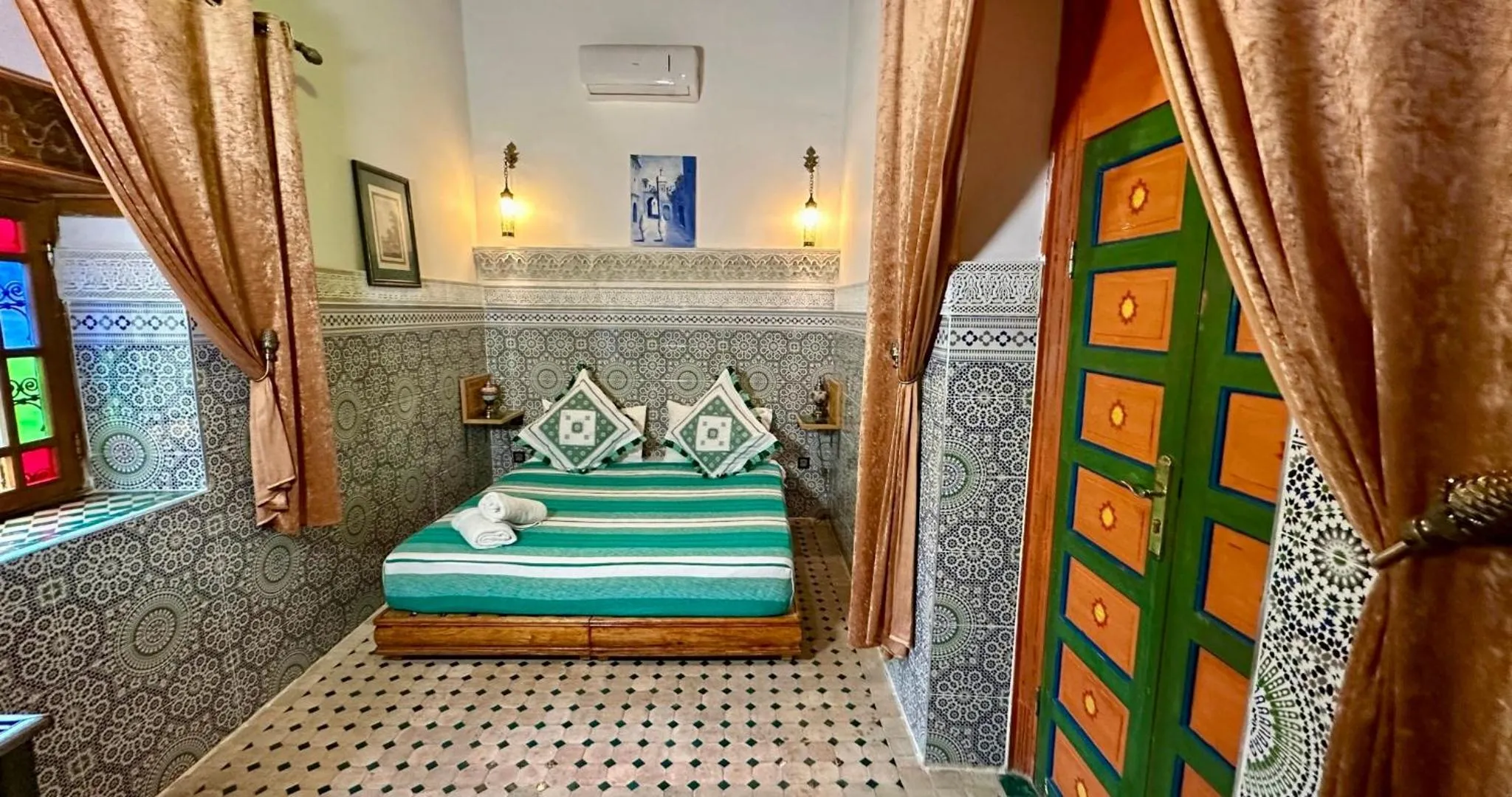 Bed in Riad Le Petit Patrimoine De Fés