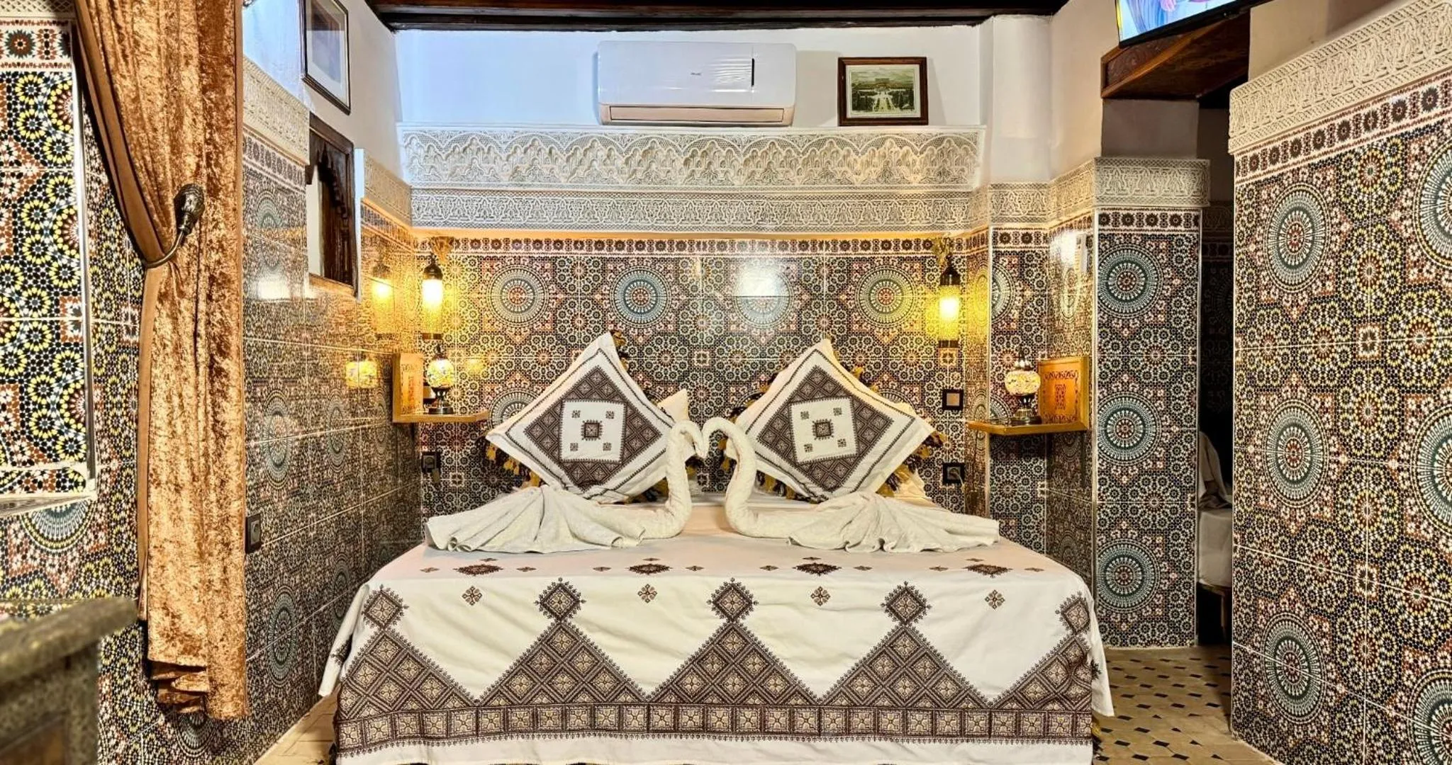 Bed in Riad Le Petit Patrimoine De Fés