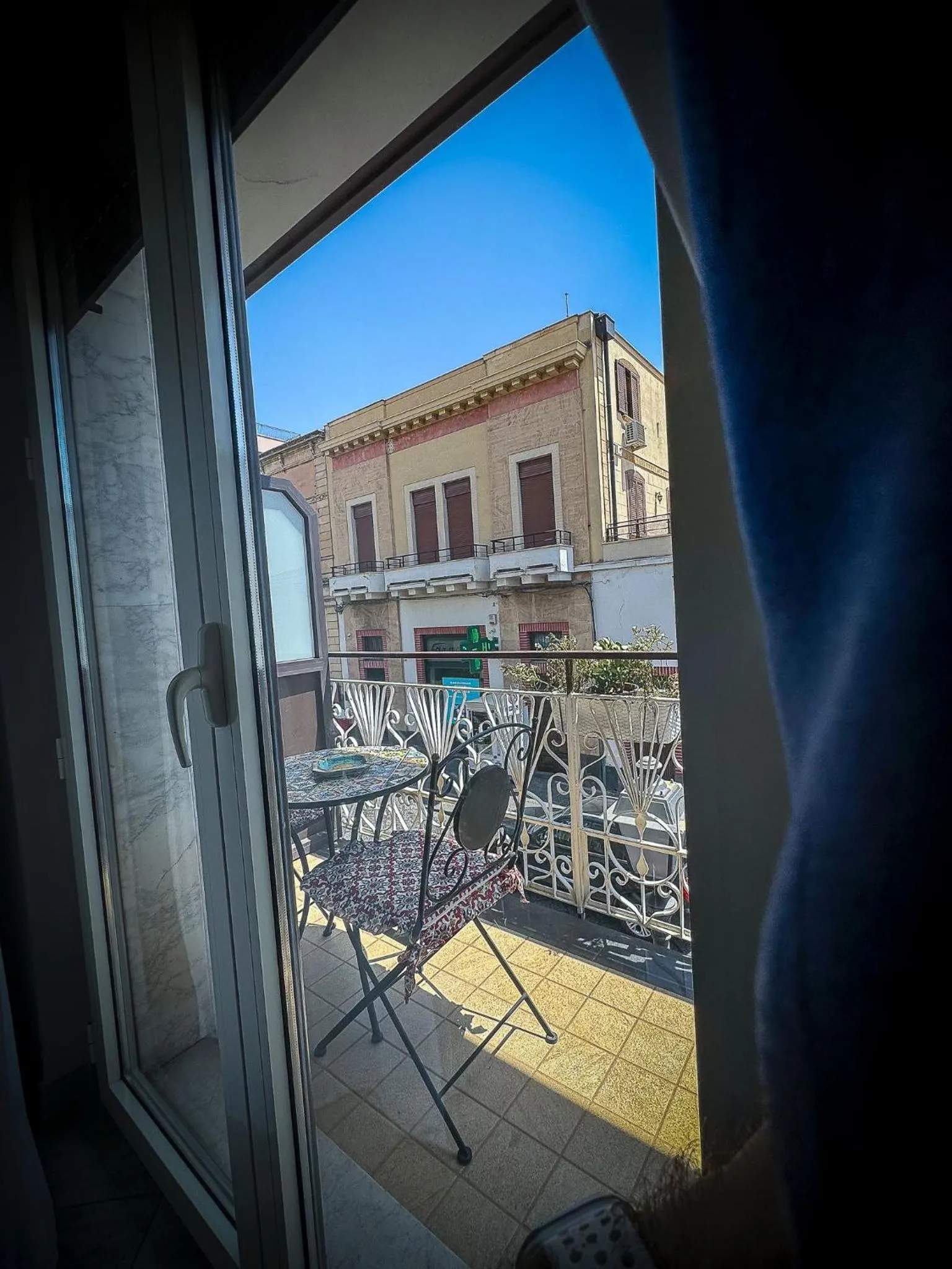 "La città delle 100 sculture" B&B BcenS con parcheggio privato - Belpasso - Etna -