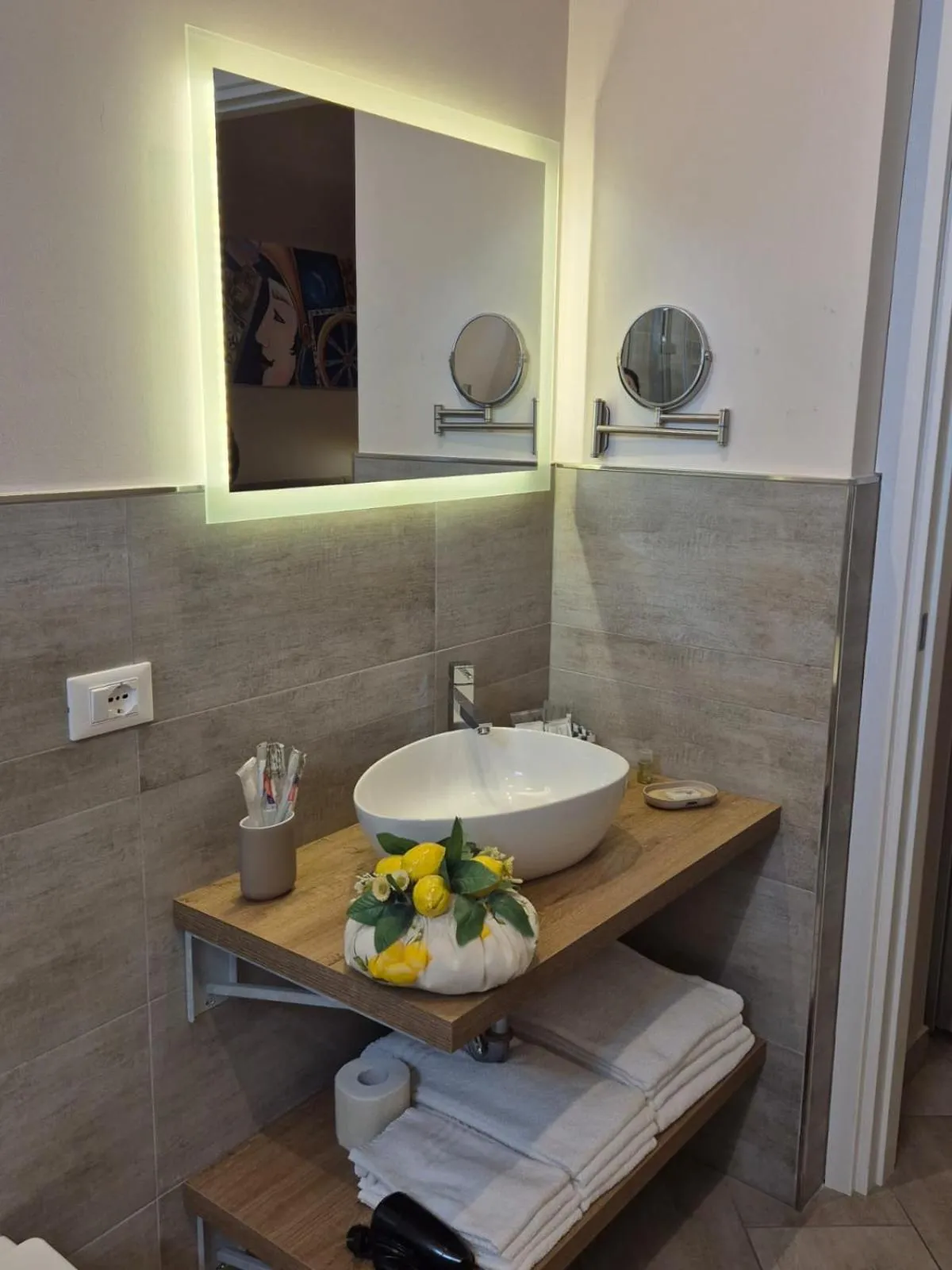 "La città delle 100 sculture" B&B BcenS con parcheggio privato - Belpasso - Etna -