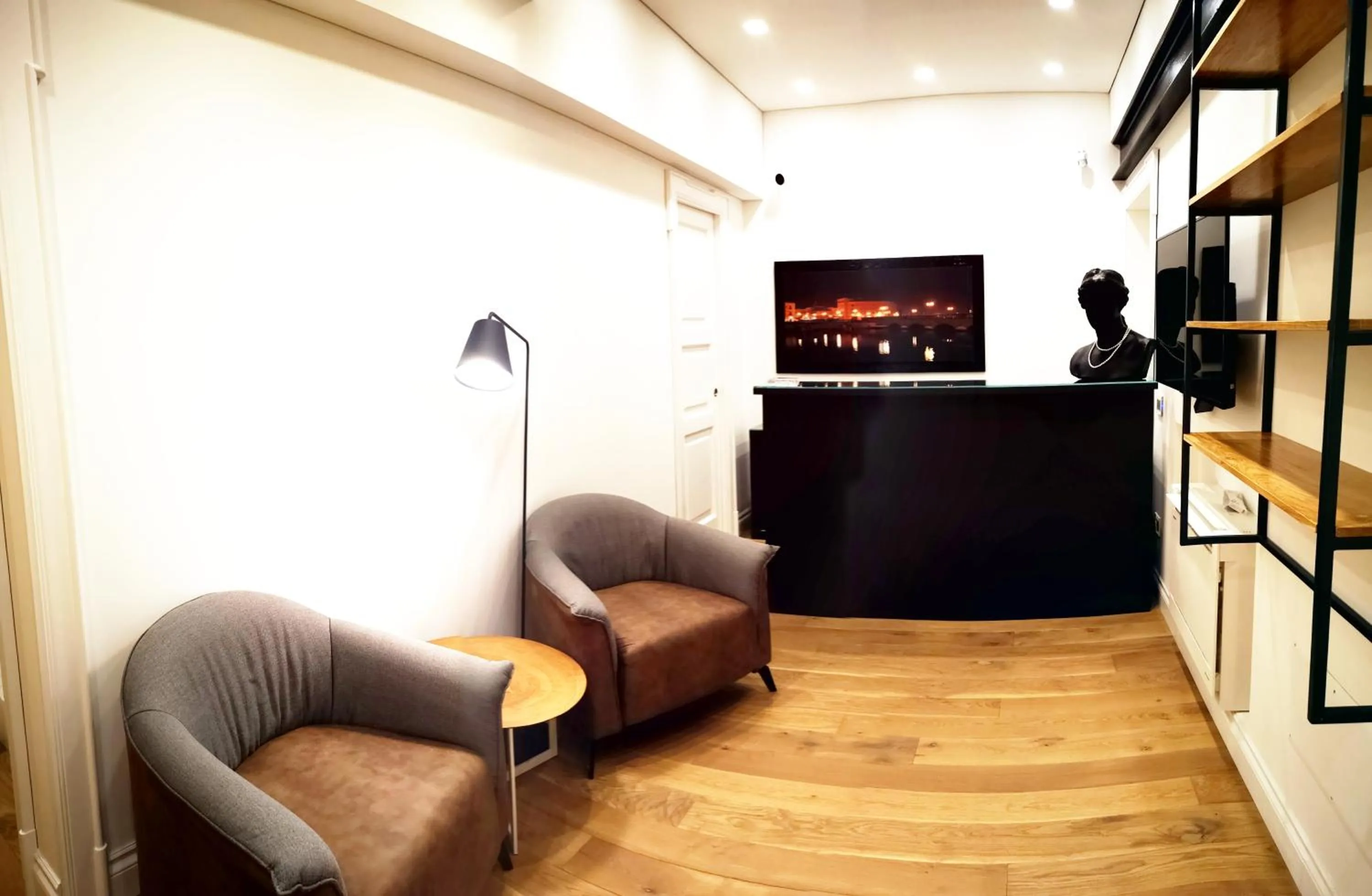 Communal lounge/ TV room in P4 Ortigia_Siracusa