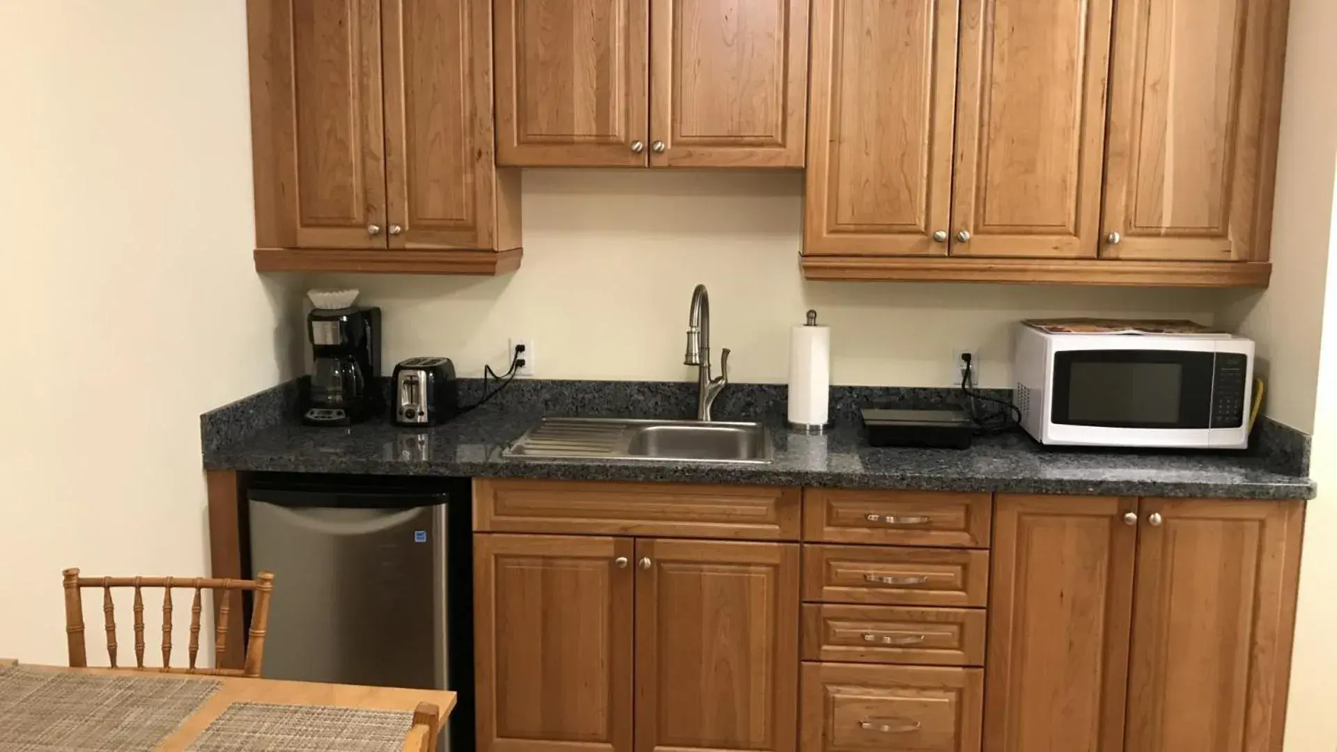 King Suite in Muskoka Lakes Hotel and Resorts King Suite in Muskoka Lakes Hotel and Resorts