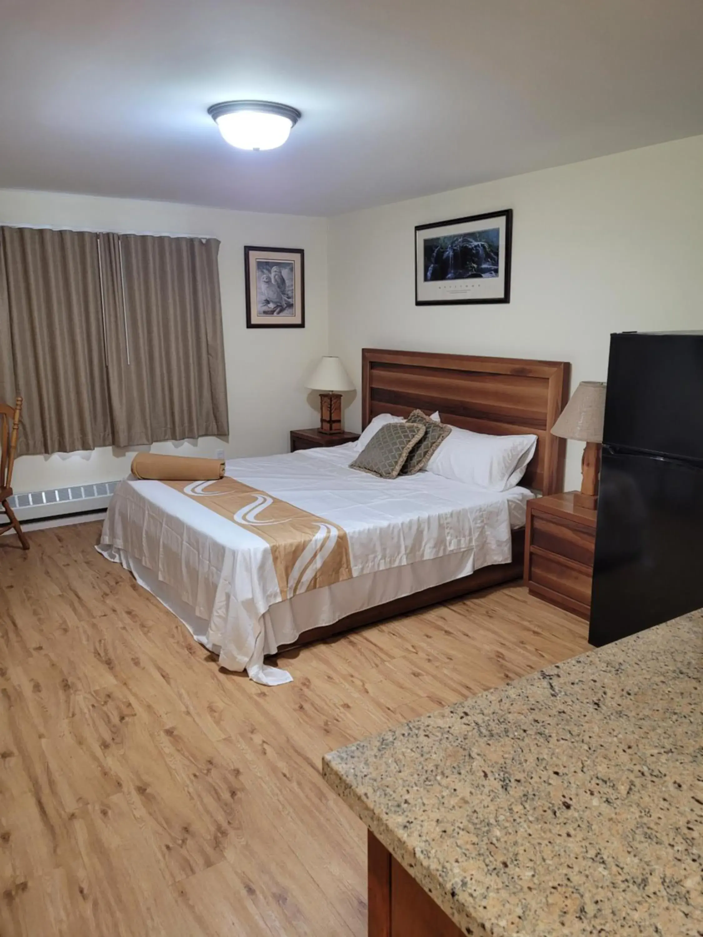 King Studio in Muskoka Lakes Hotel and Resorts King Studio in Muskoka Lakes Hotel and Resorts