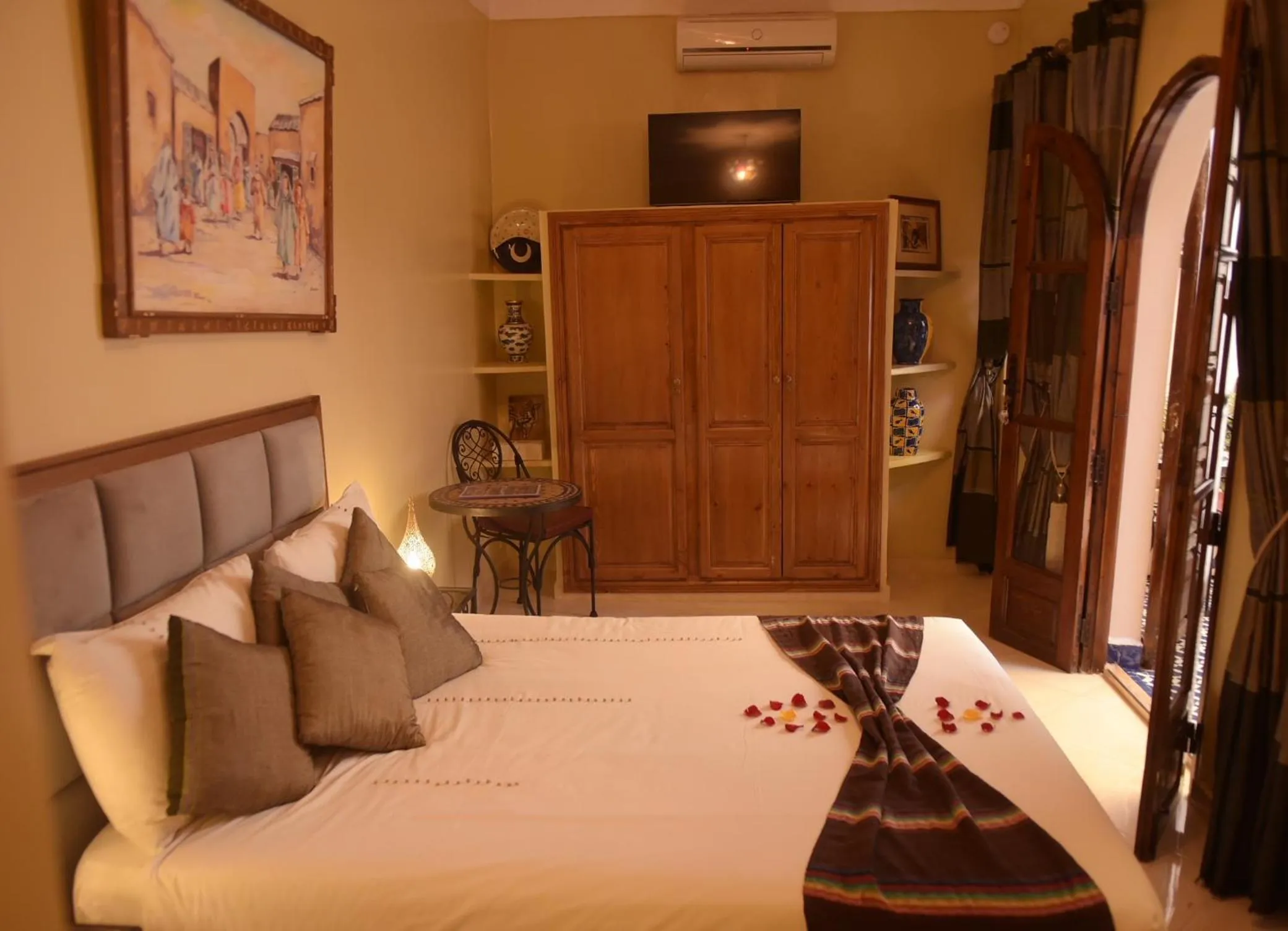 Photo of the whole room, Bed in Riad Lalla Merieme