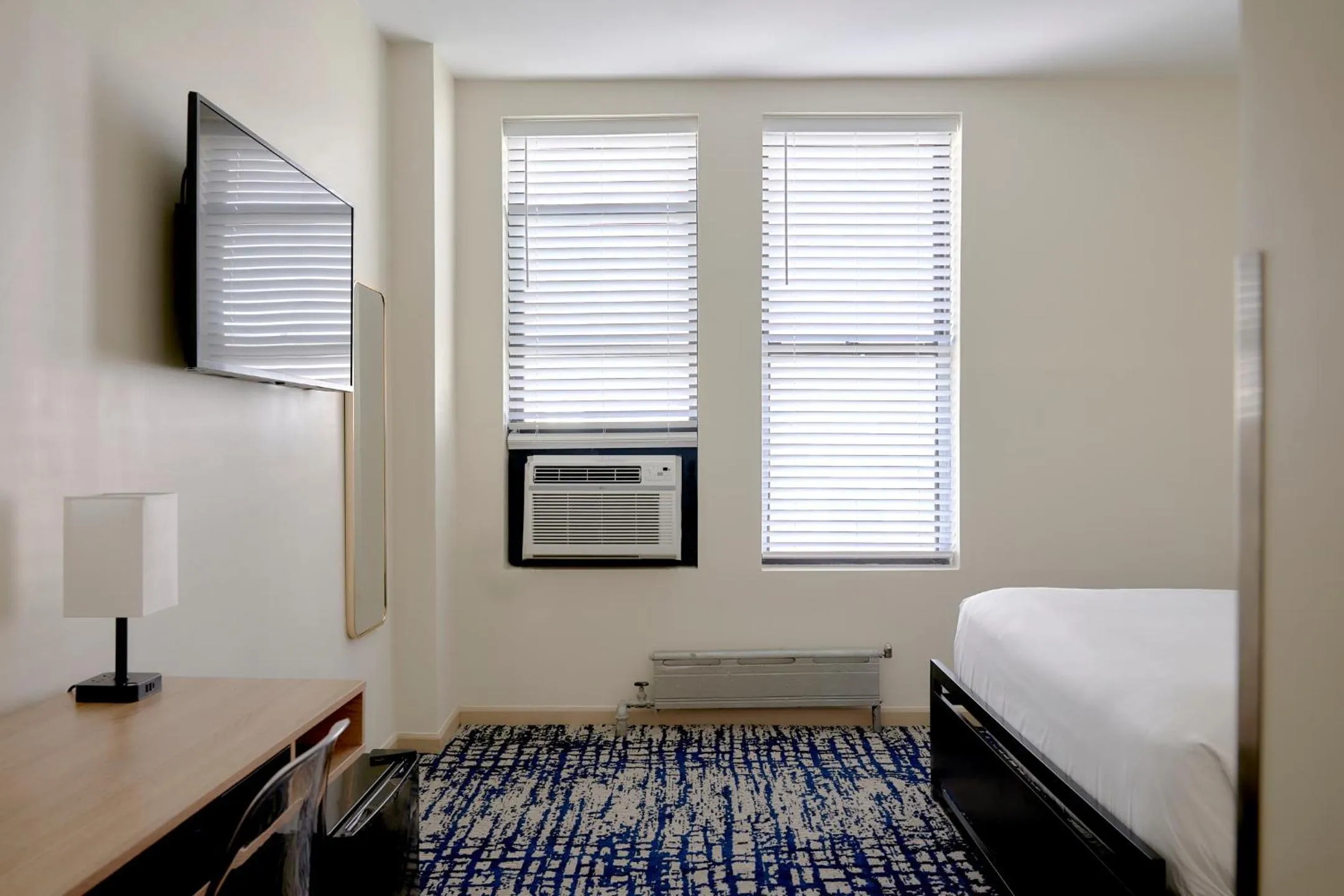 Bedroom, Bed in Night Hotel Broadway