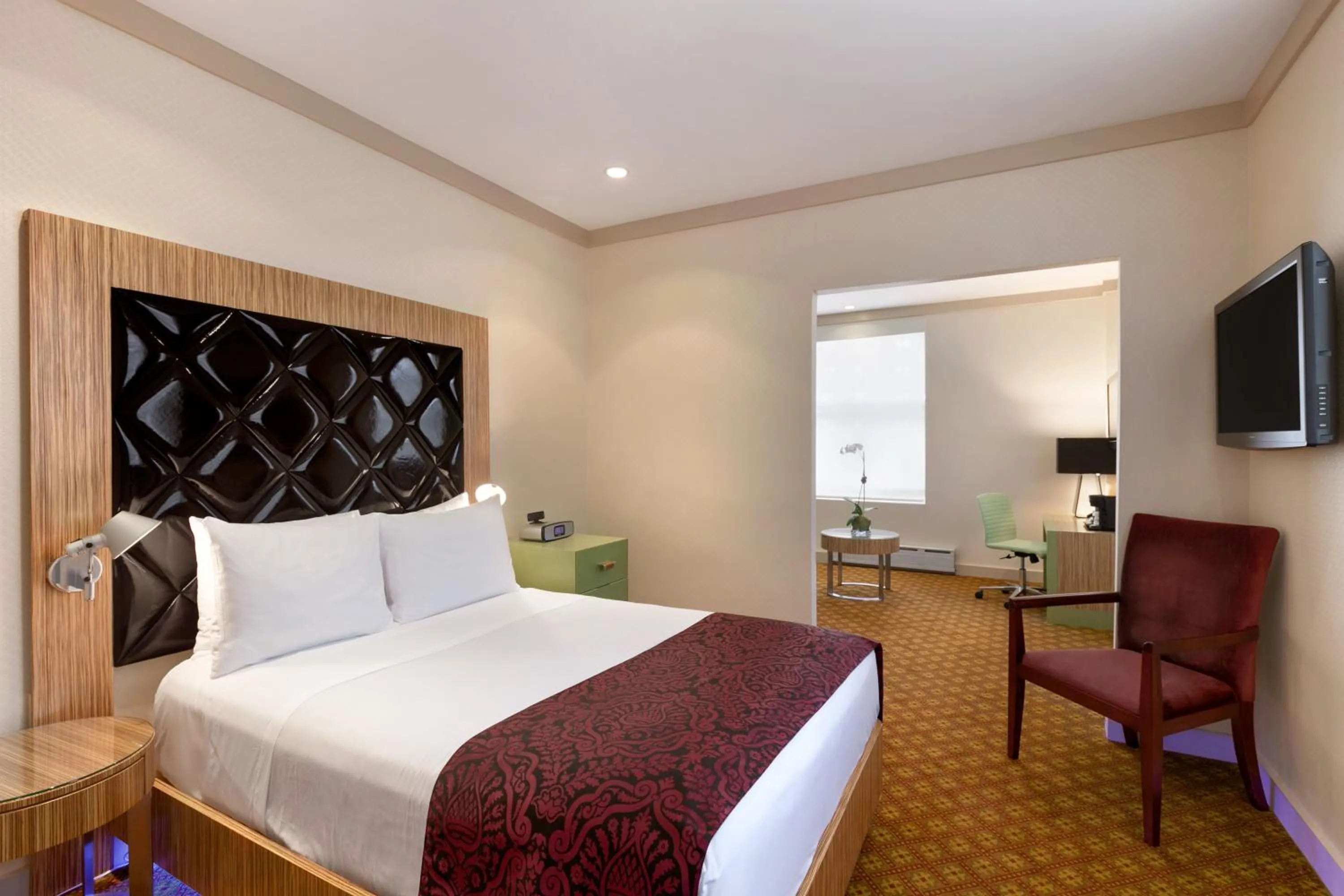 Bedroom, Bed in Night Hotel Broadway