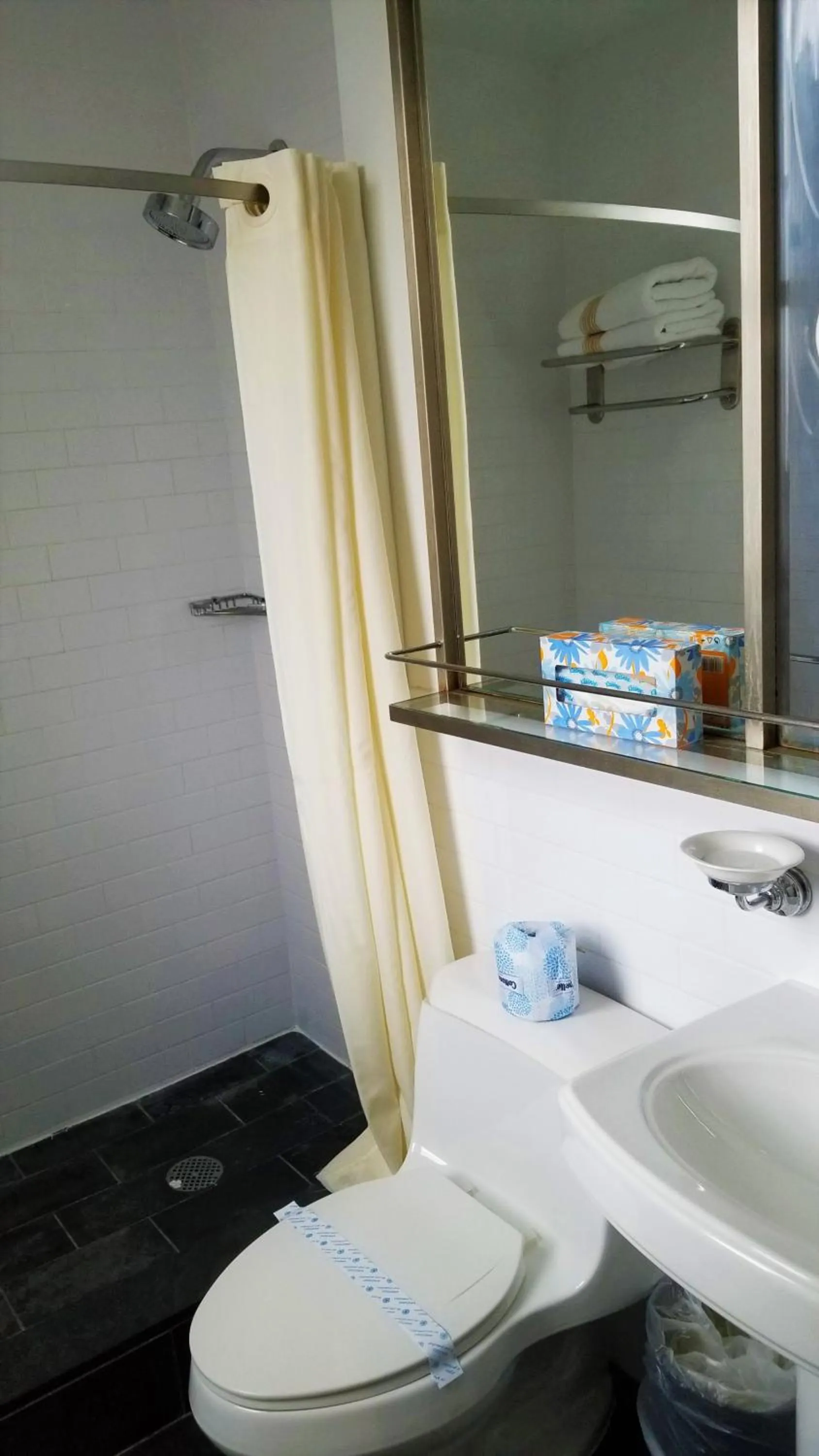 Toilet in Night Hotel Broadway