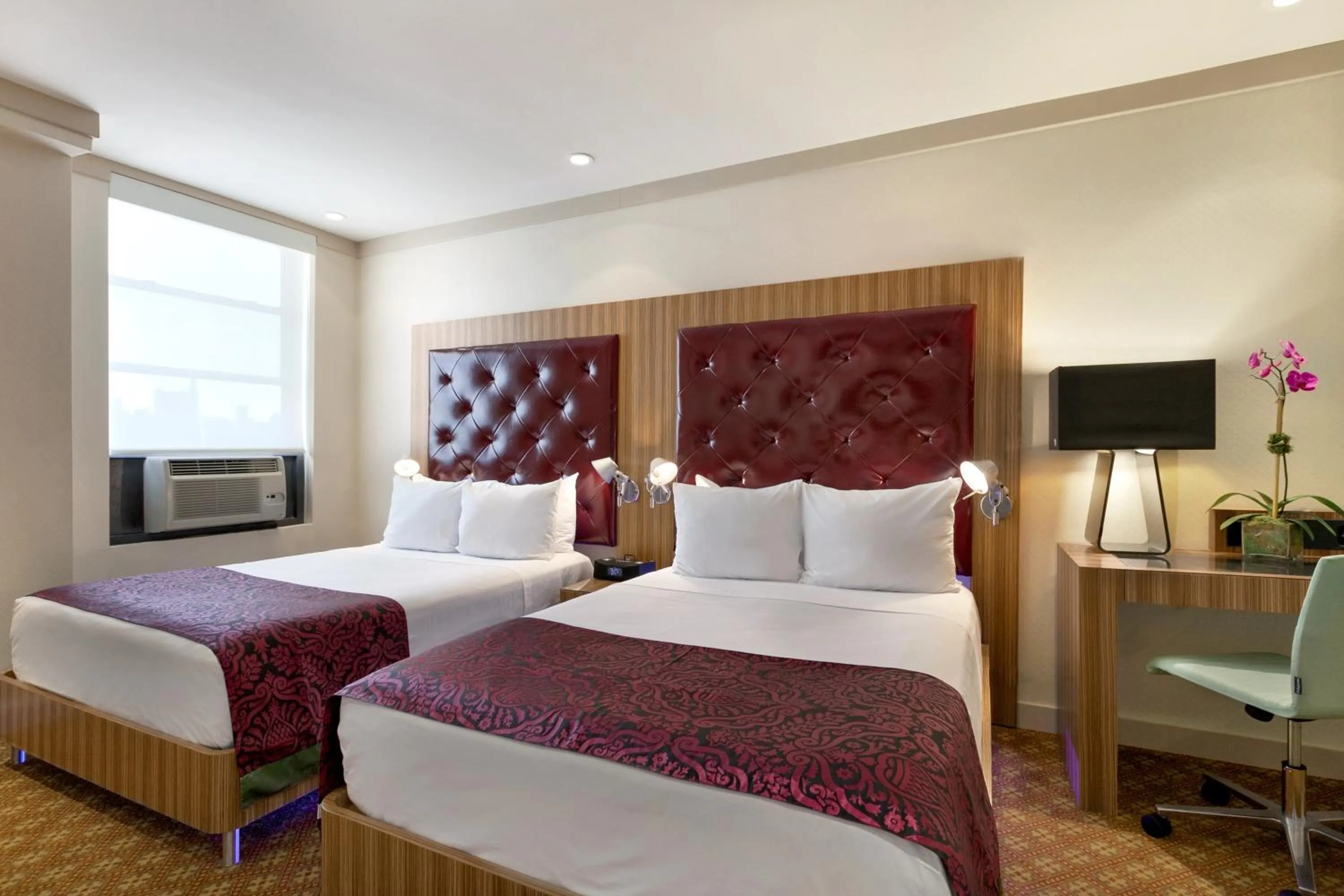 Bedroom, Bed in Night Hotel Broadway