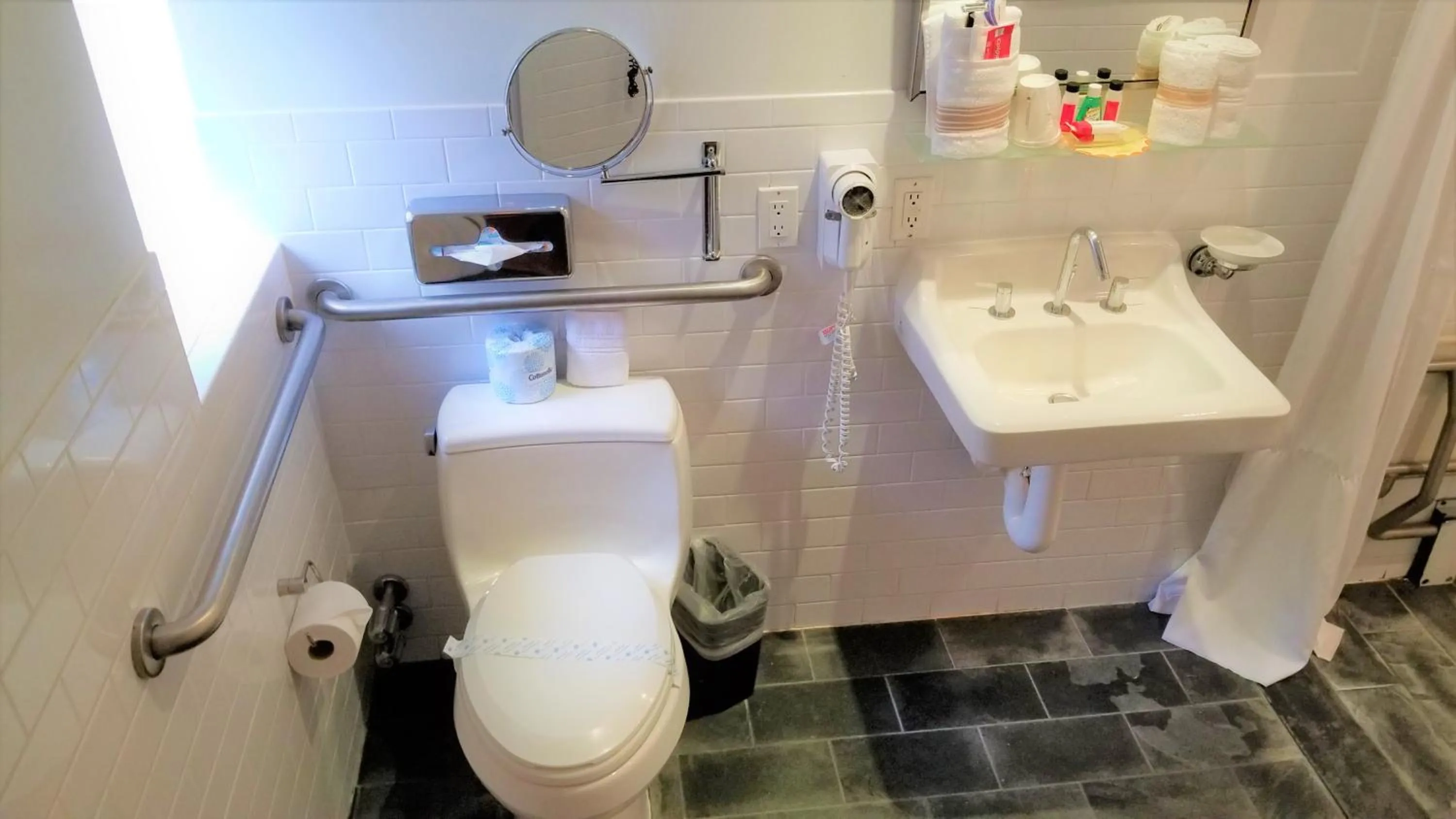 Toilet in Night Hotel Broadway