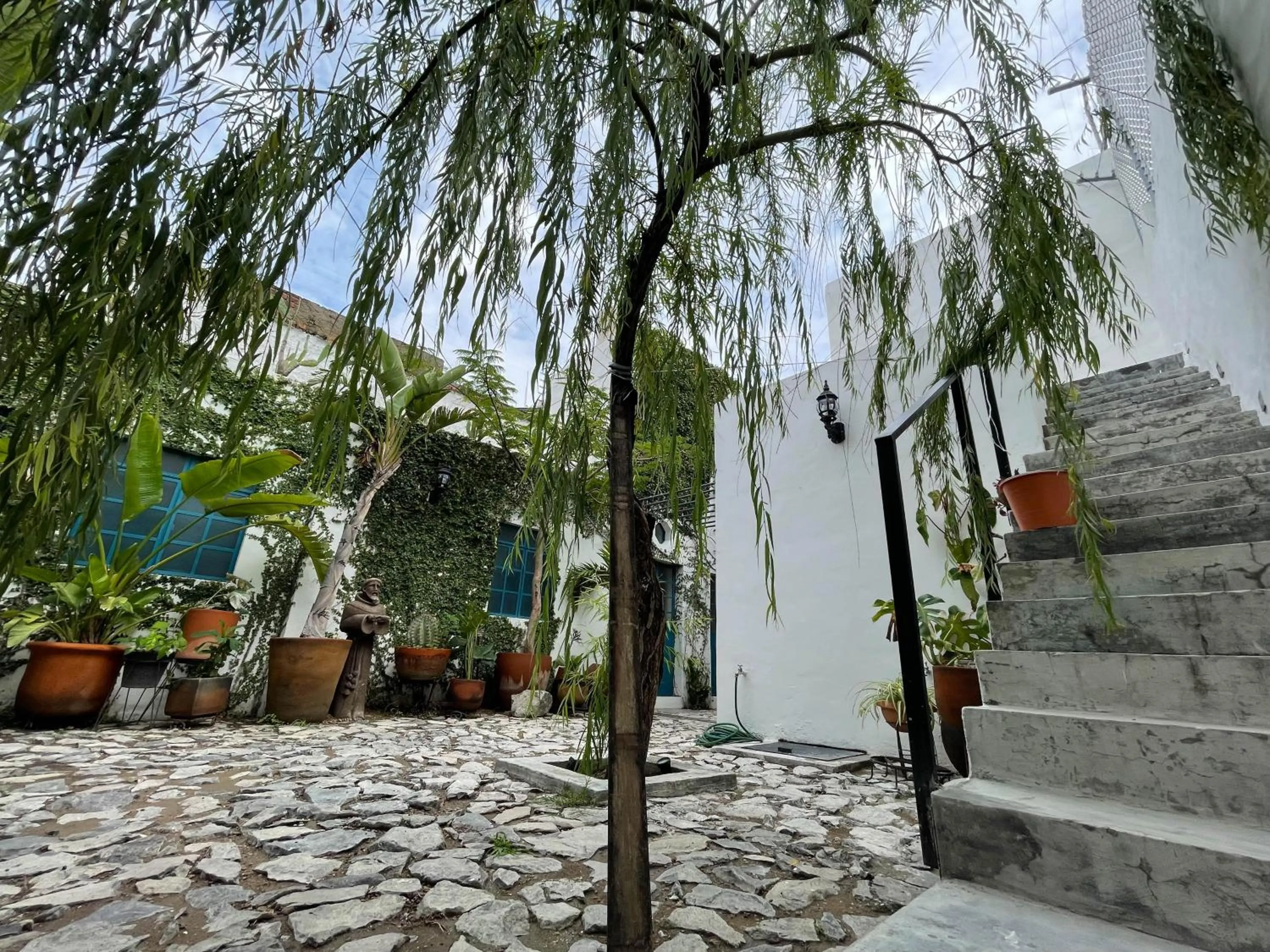 Patio in Casa Blanco by Barrio Mexico