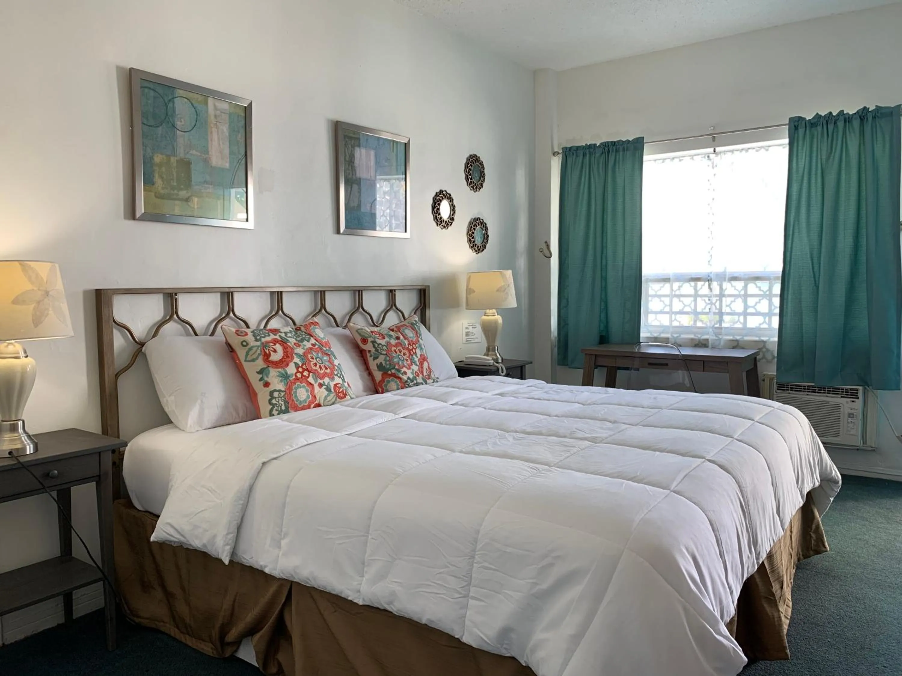 Bed in International Inn on the Bay