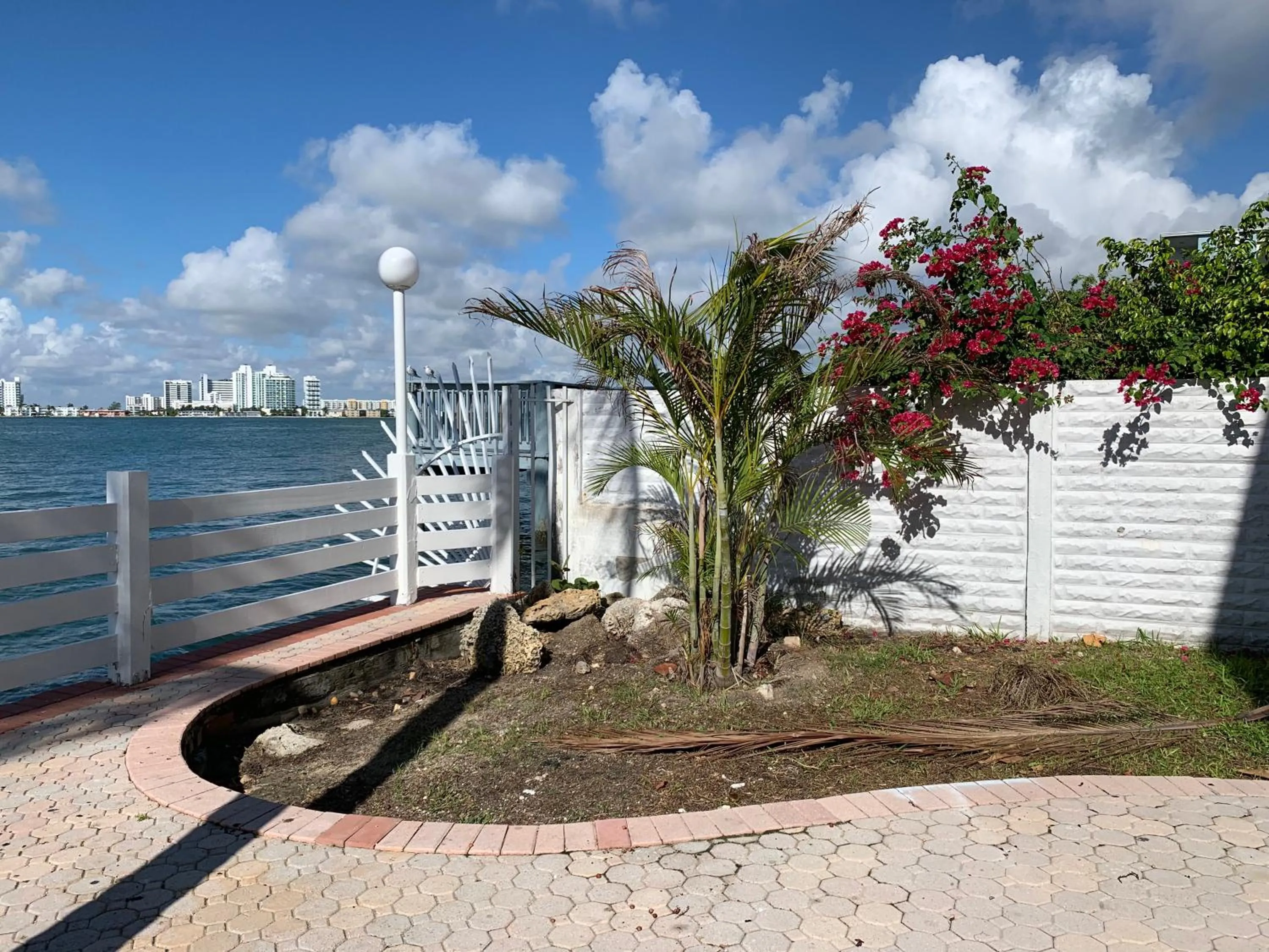 Garden view in International Inn on the Bay