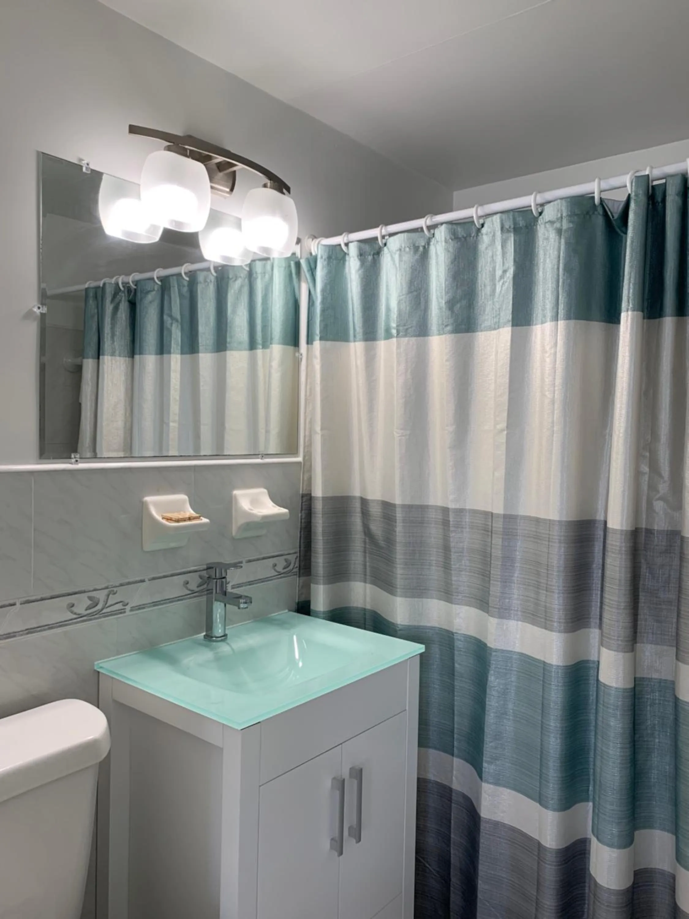 Bathroom in International Inn on the Bay