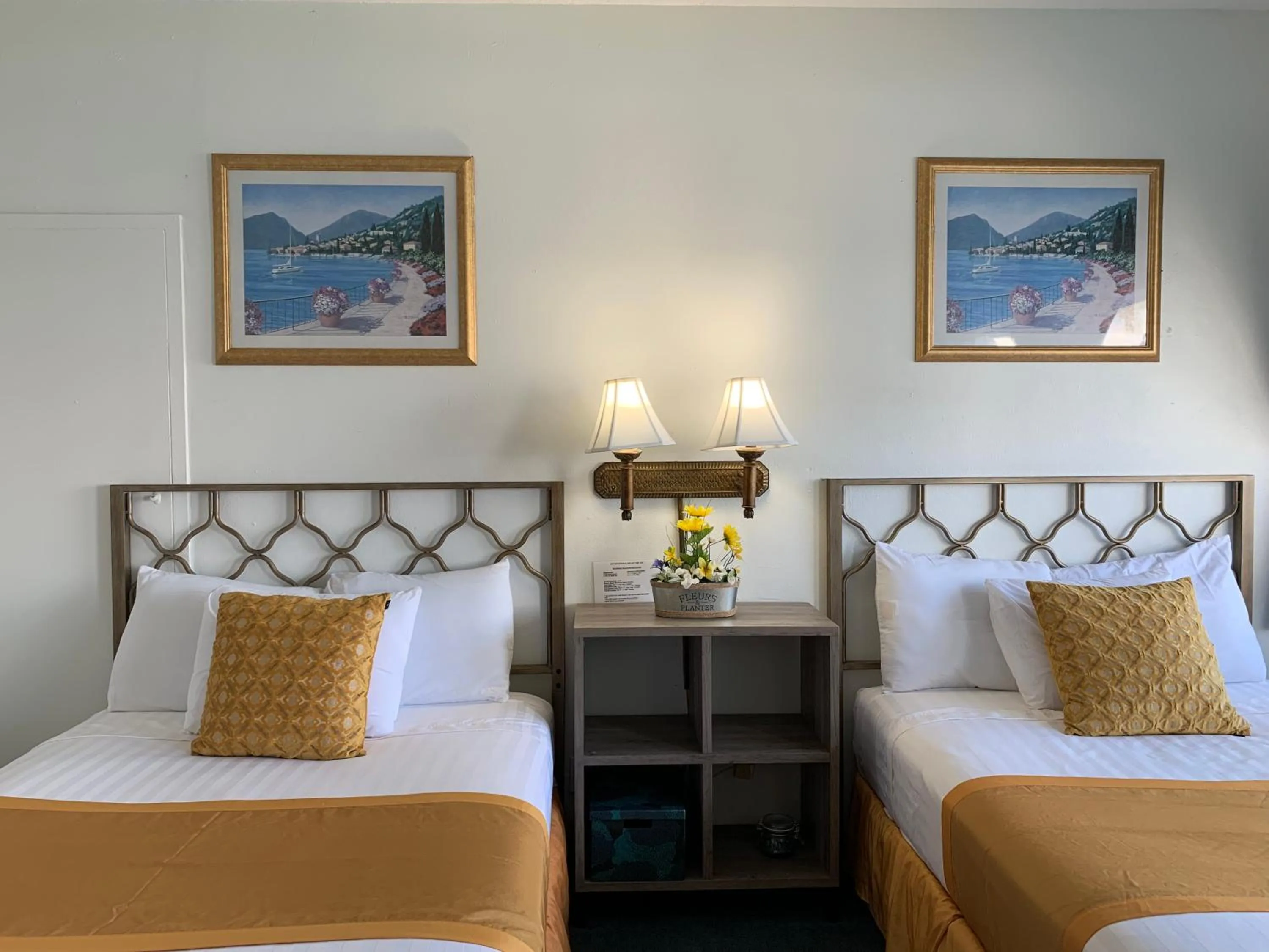 Bed in International Inn on the Bay