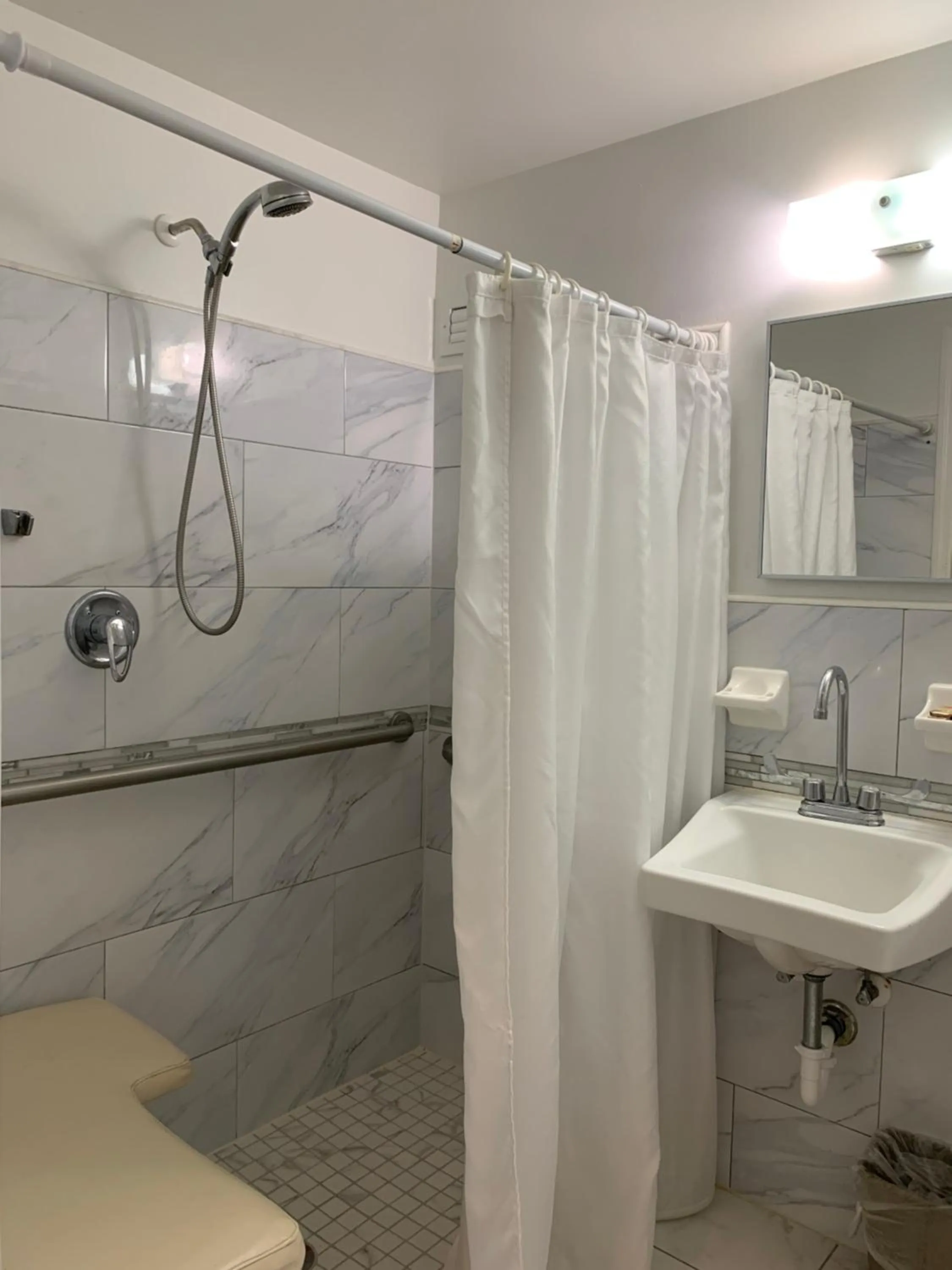 Bathroom in International Inn on the Bay