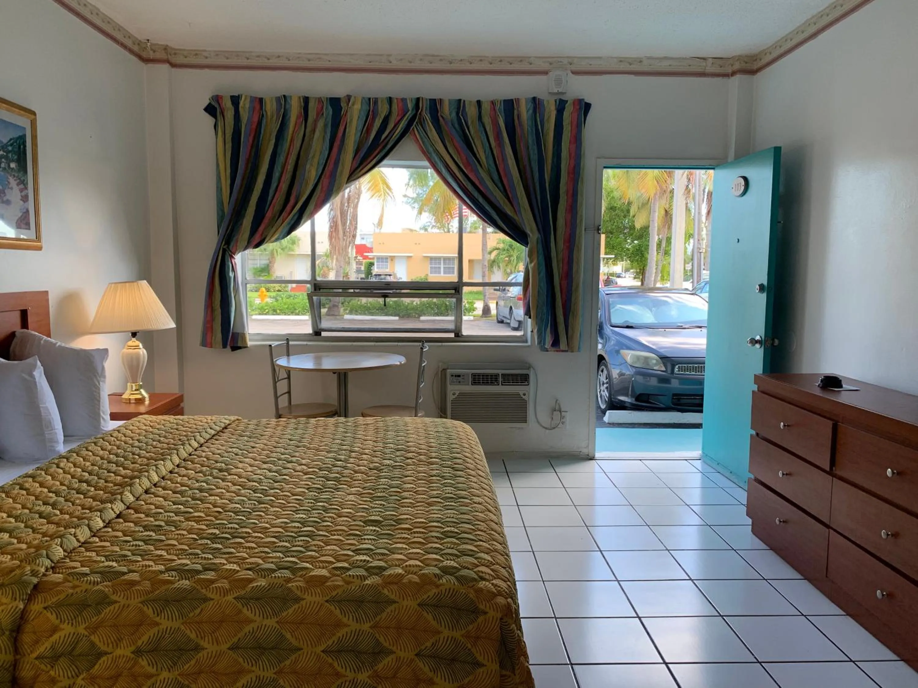 Bed in International Inn on the Bay