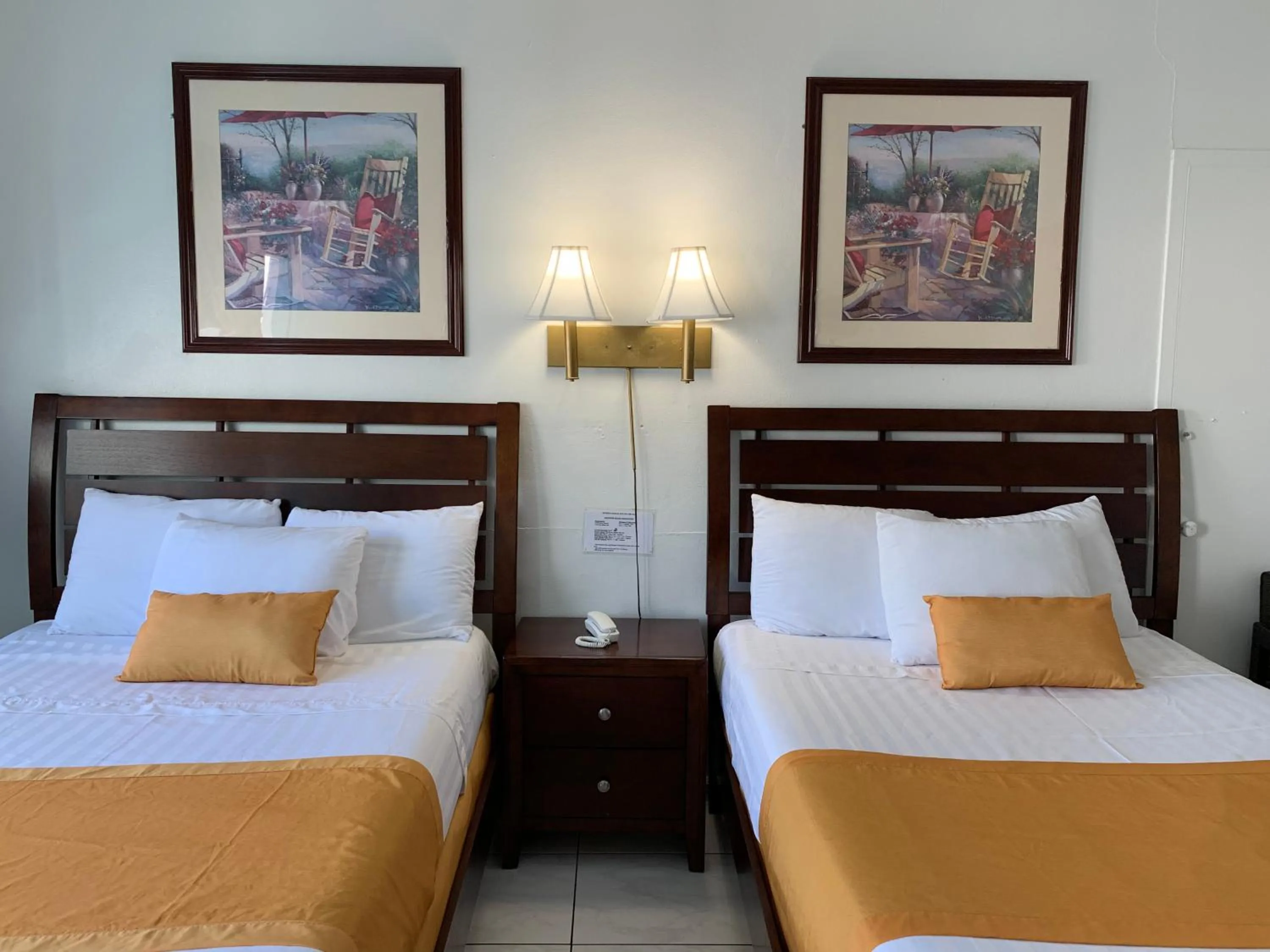 Bed in International Inn on the Bay