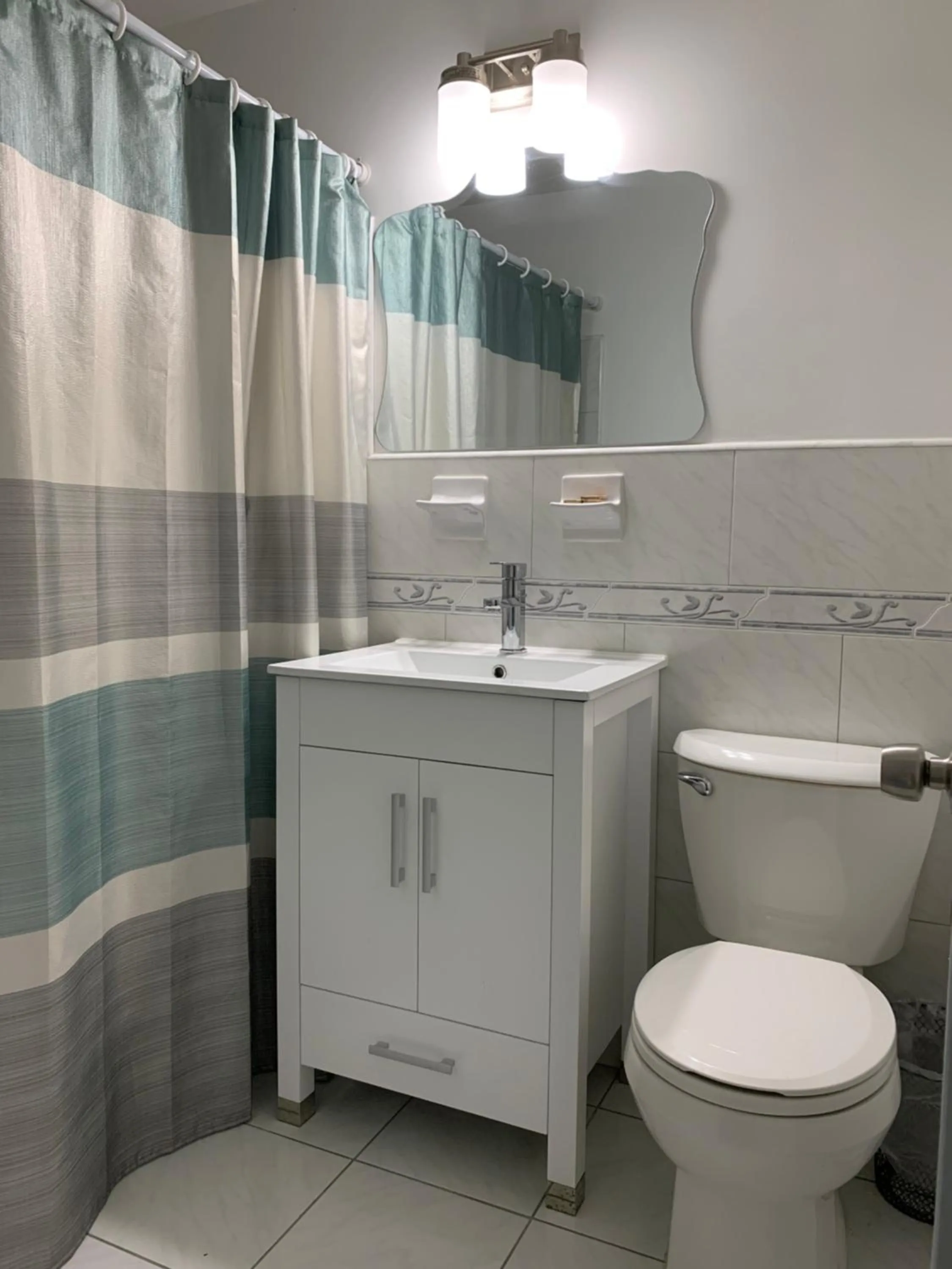 Bathroom in International Inn on the Bay