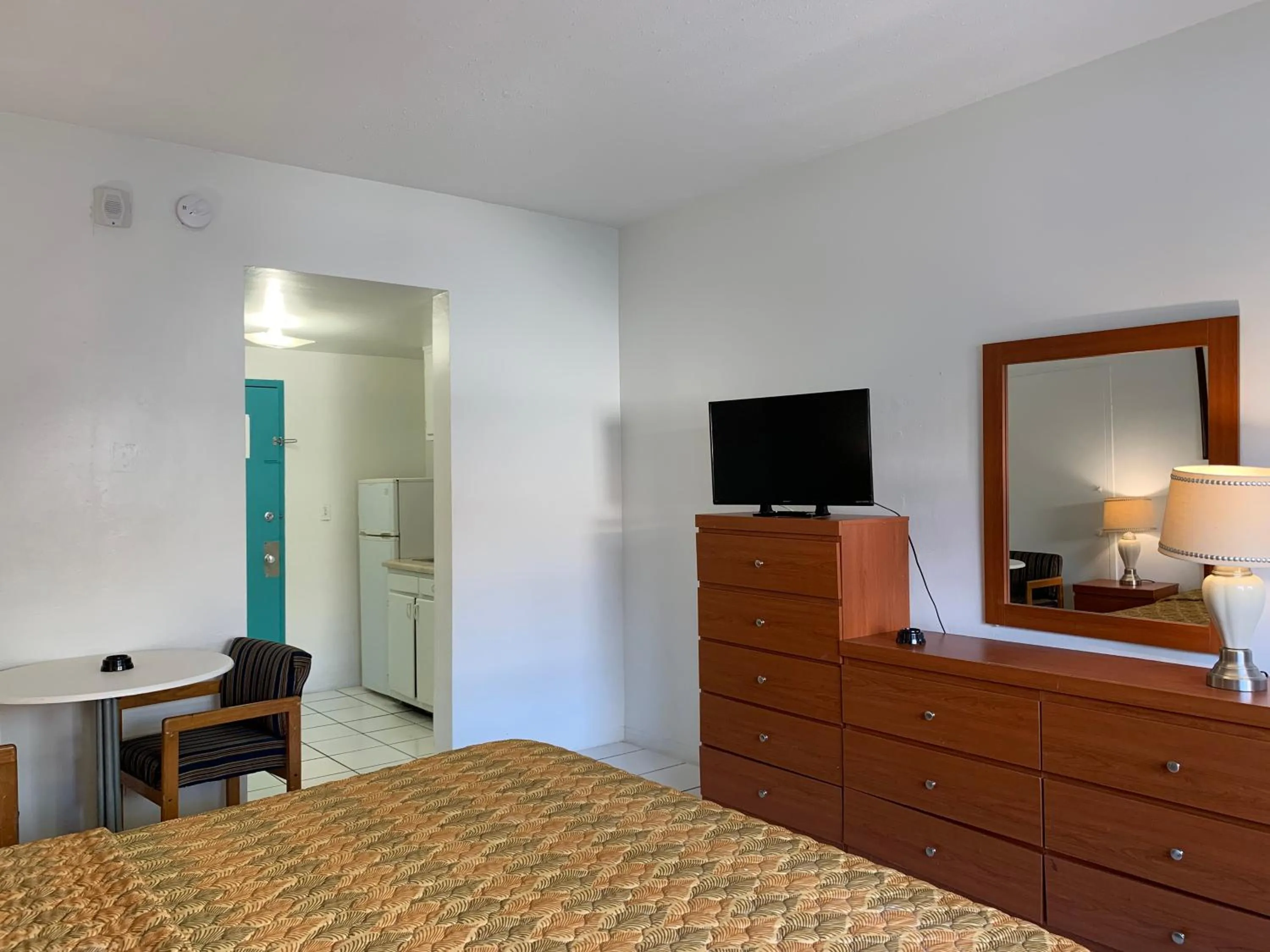 TV and multimedia, Bed in International Inn on the Bay