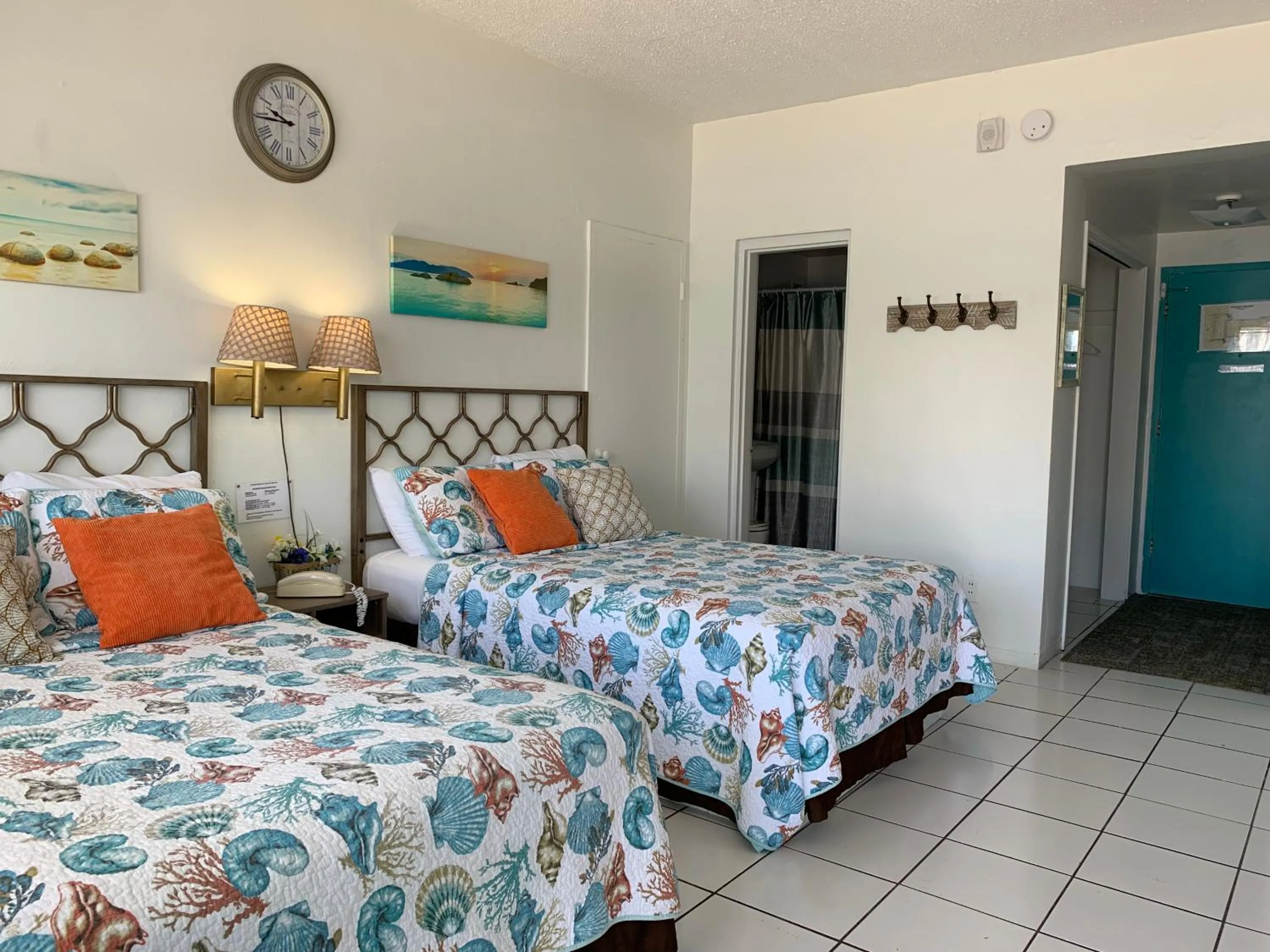 Bed in International Inn on the Bay