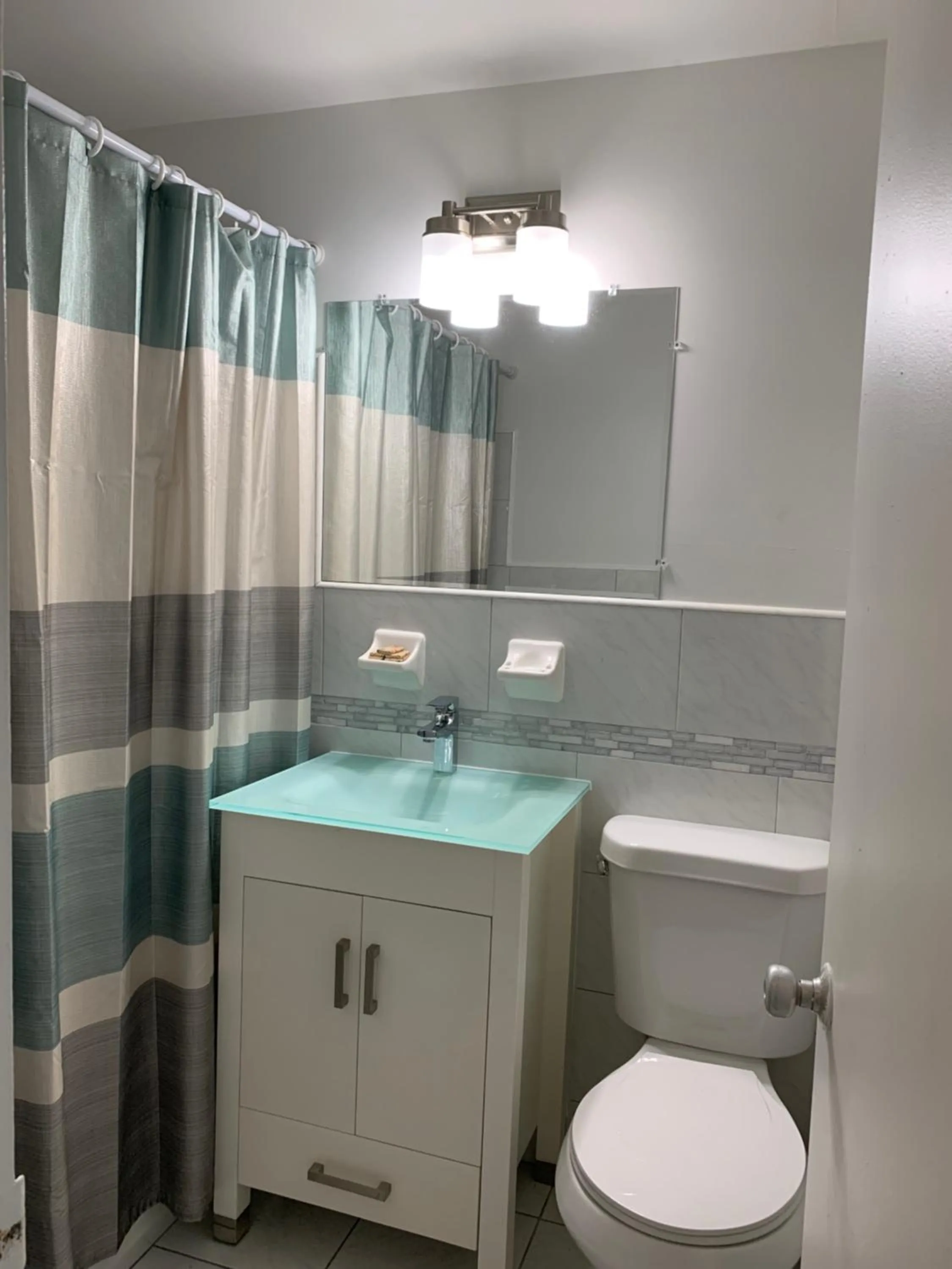 Bathroom in International Inn on the Bay