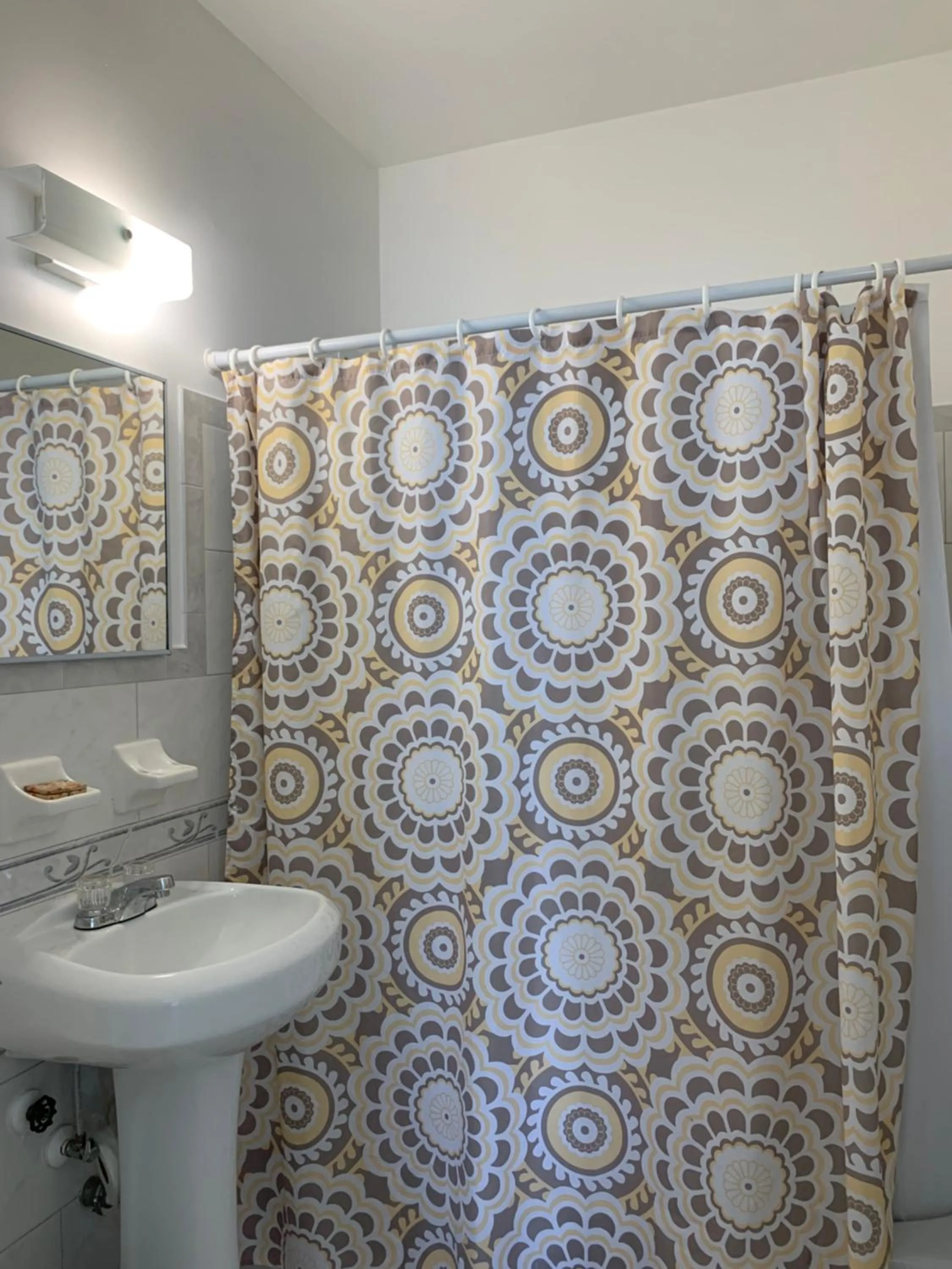 Bathroom in International Inn on the Bay