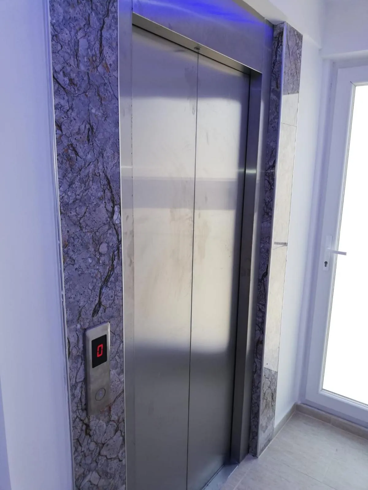 elevator in ÇİÇEK APART OTEL