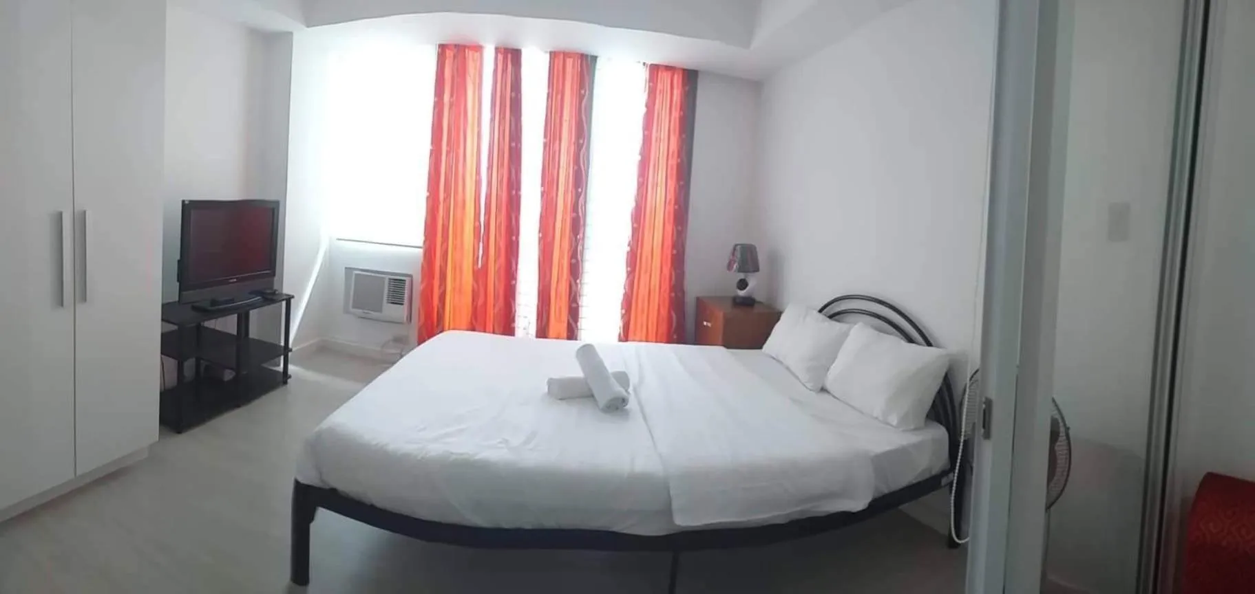 Bed in Azure C2 Balcony wifi Near Mall Airport MULTIPLE UNITS