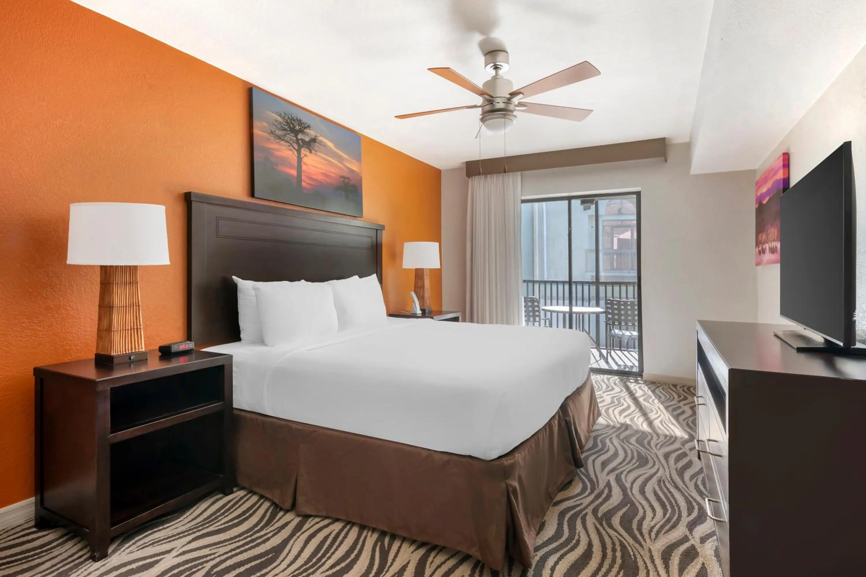 Bed in Parkway International Resort