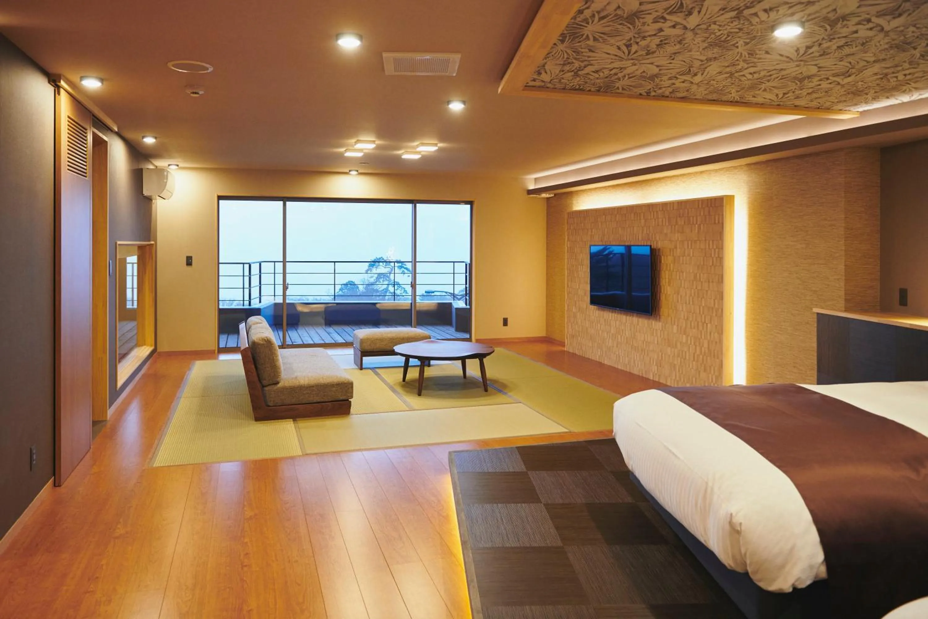 Bed in ITADAKI Daisen 大山参道ホテル頂