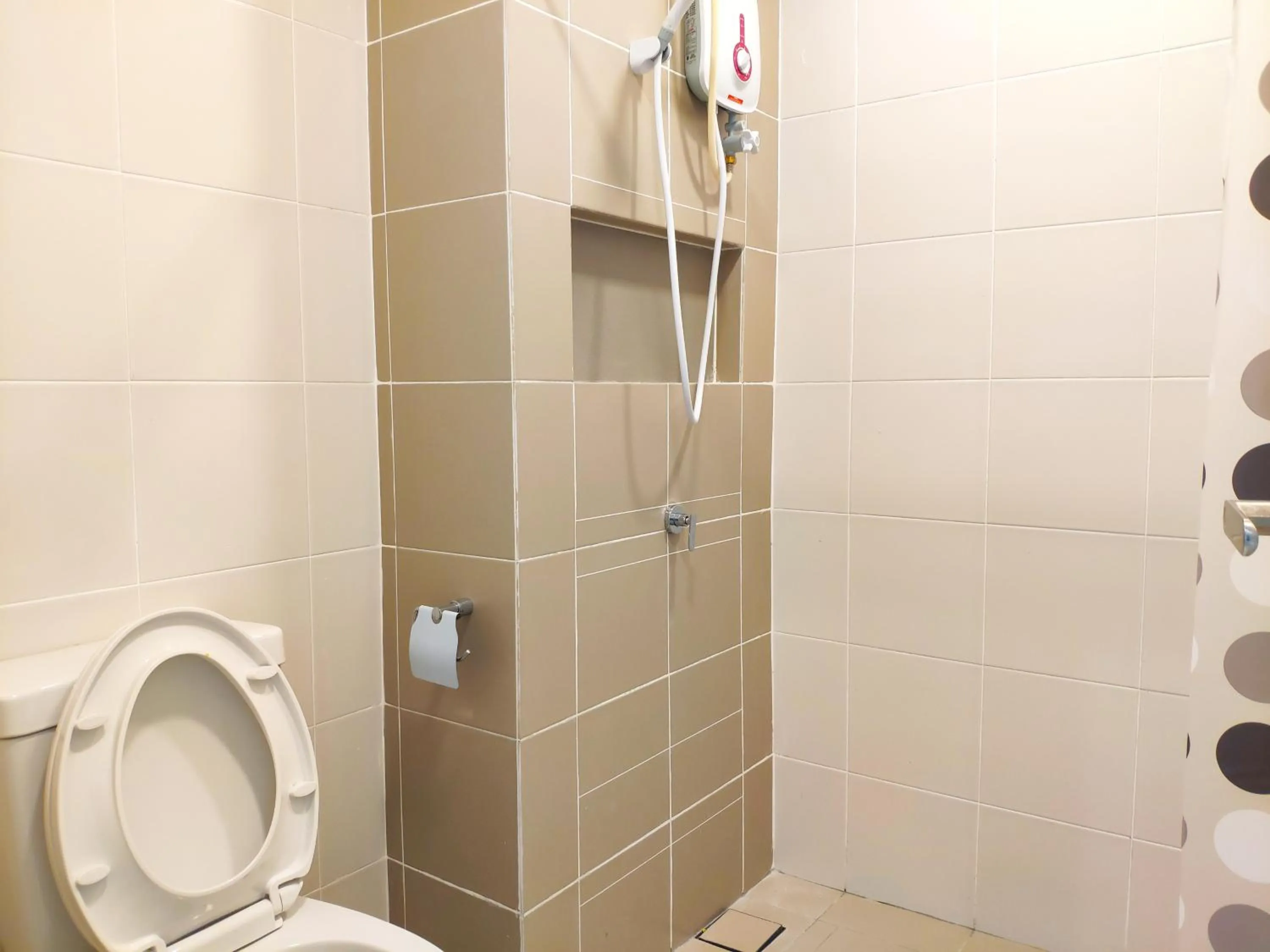 Bathroom in 5-Star Apartment + Infinity Pool, 4 pax, 1 min to Jaya One