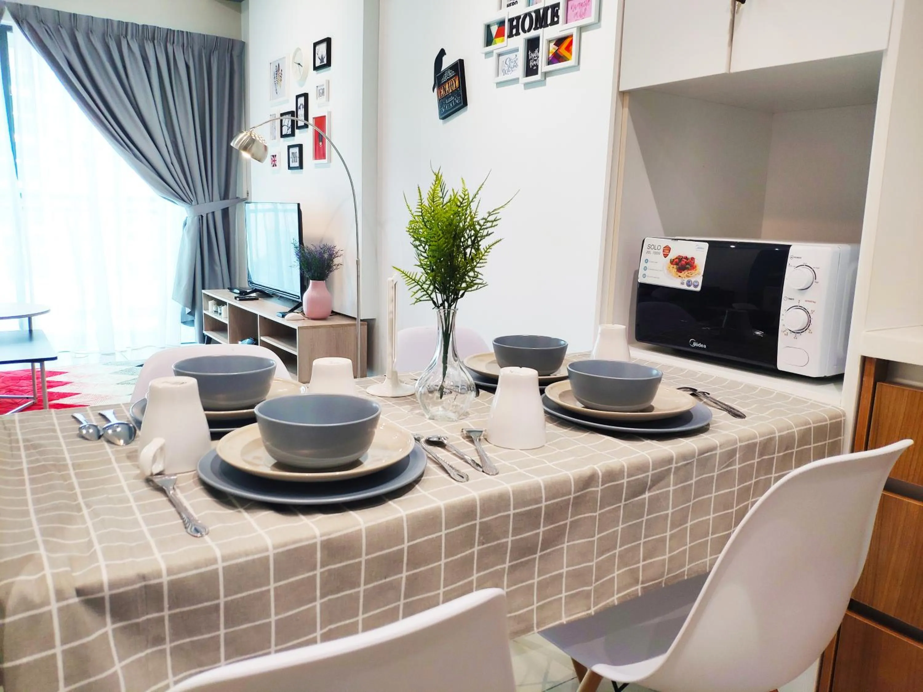 Dining area in 5-Star Apartment + Infinity Pool, 4 pax, 1 min to Jaya One
