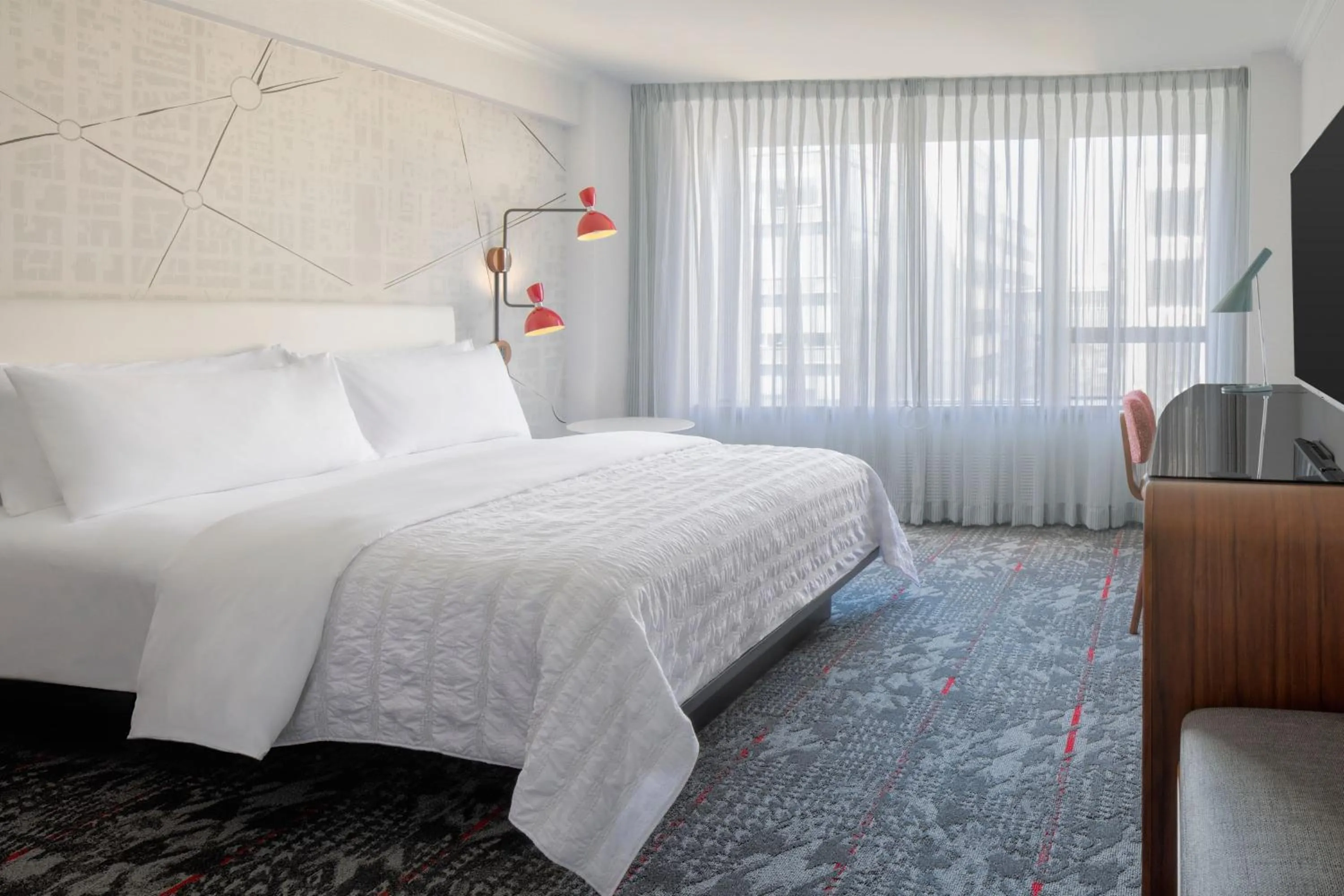 Photo of the whole room, Bed in Le Meridien Washington, DC, The Madison