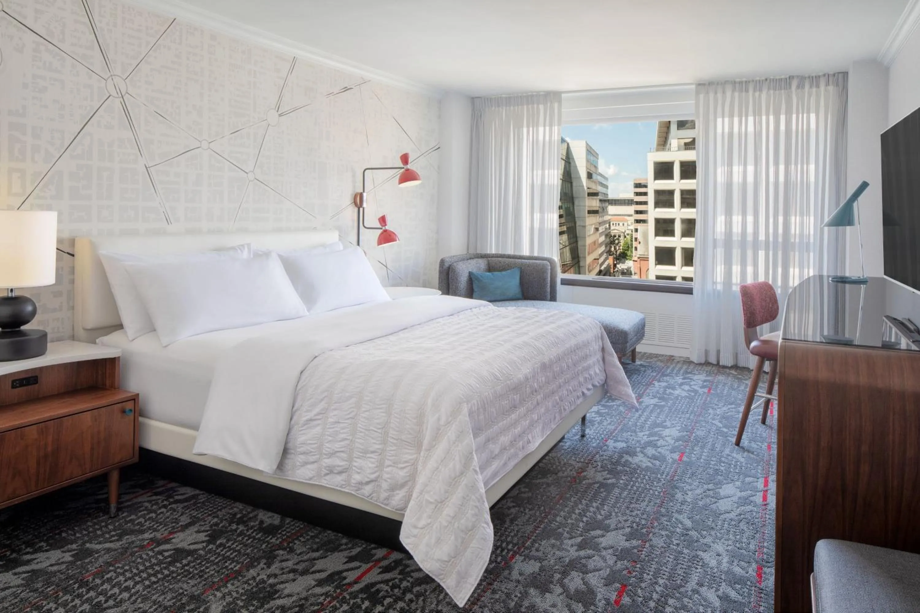 Photo of the whole room, Bed in Le Meridien Washington, DC, The Madison