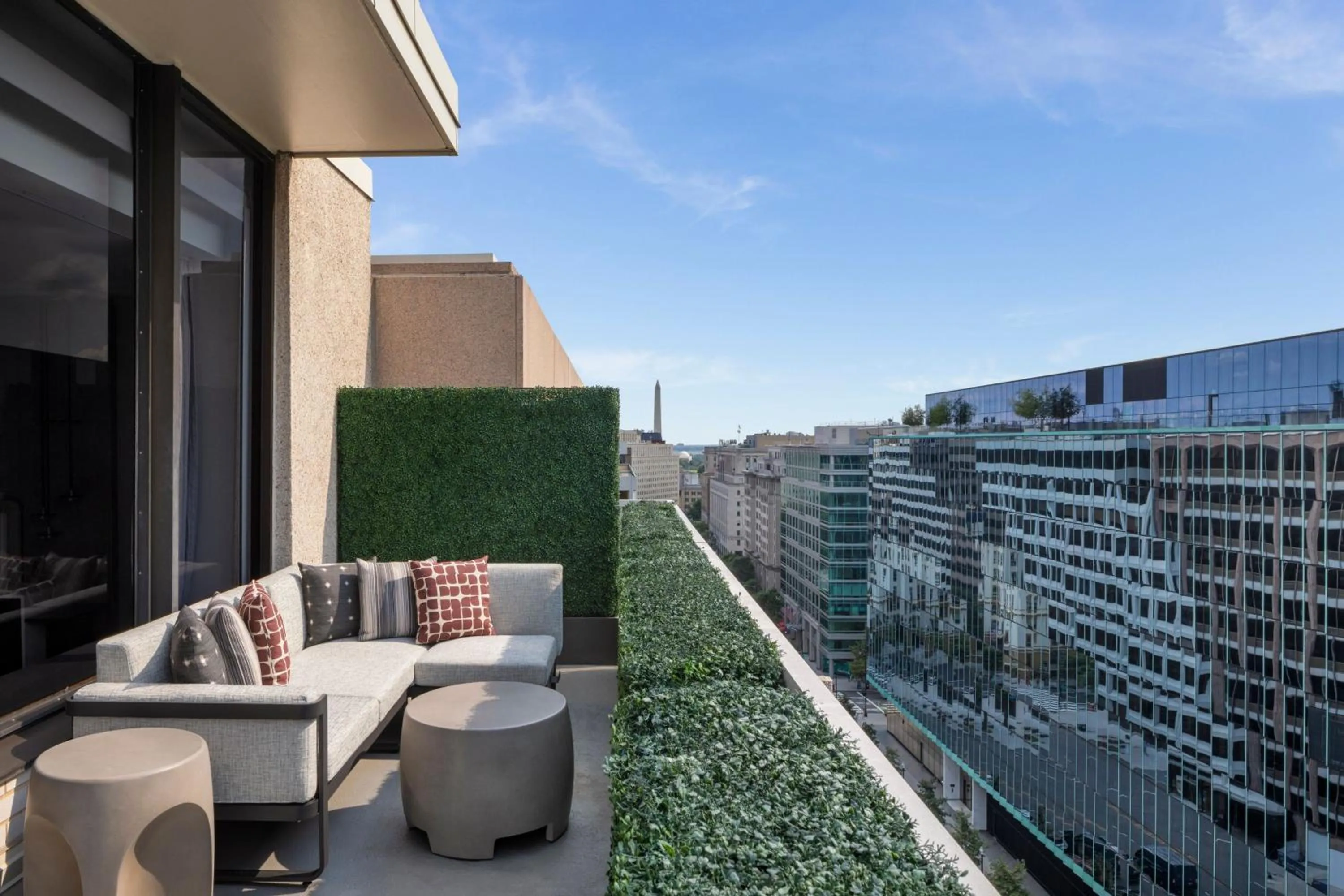 Photo of the whole room in Le Meridien Washington, DC, The Madison
