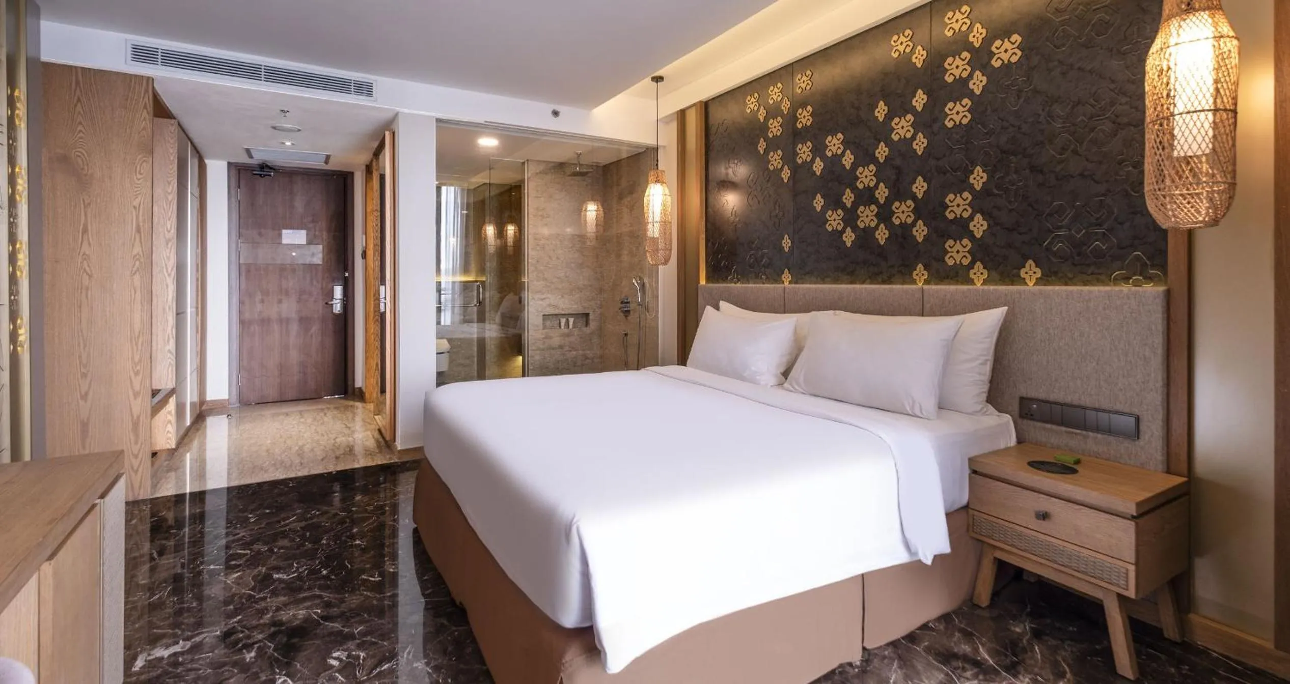 Bed in Meruorah Komodo Labuan Bajo