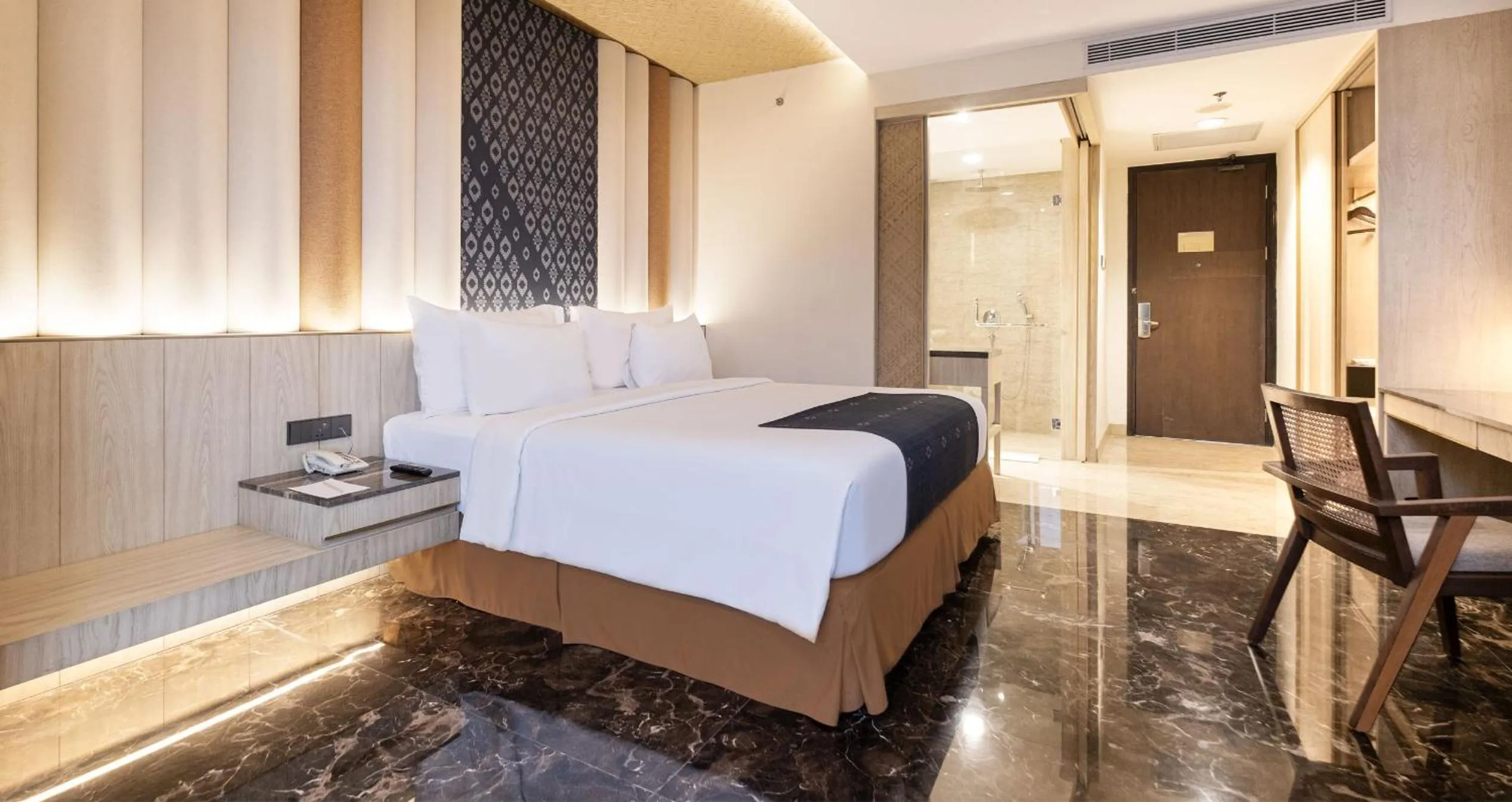 Bed in Meruorah Komodo Labuan Bajo