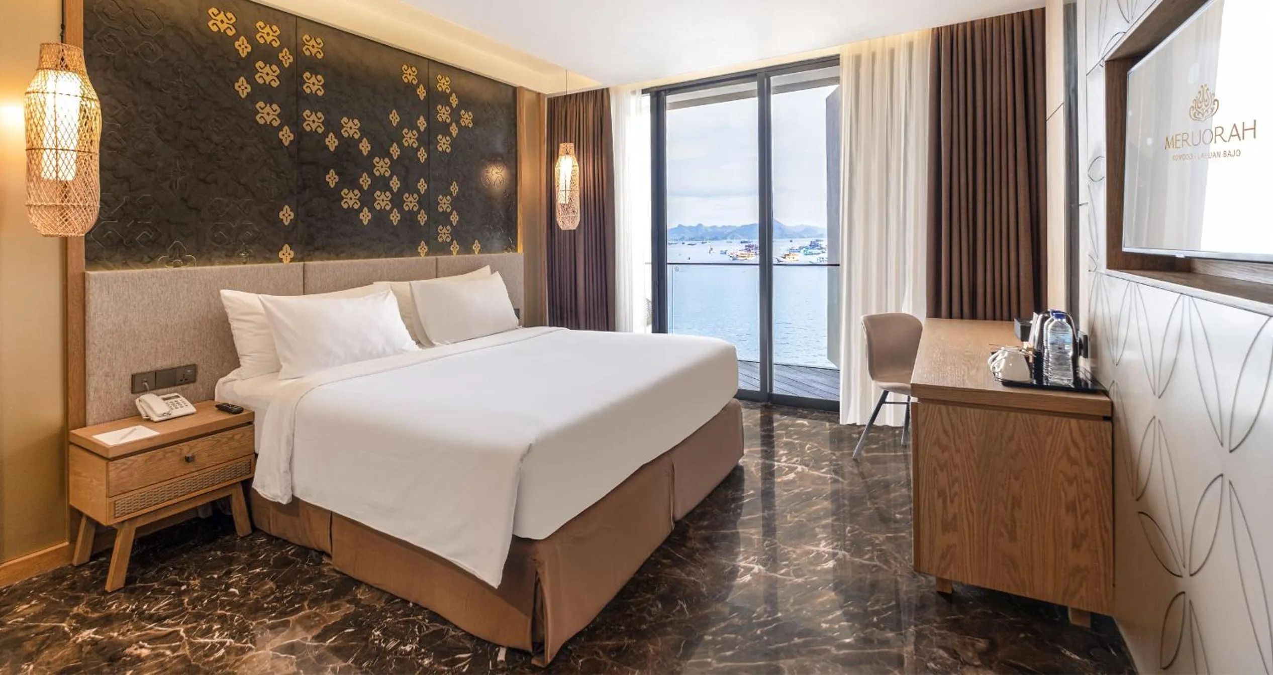 Bed in Meruorah Komodo Labuan Bajo