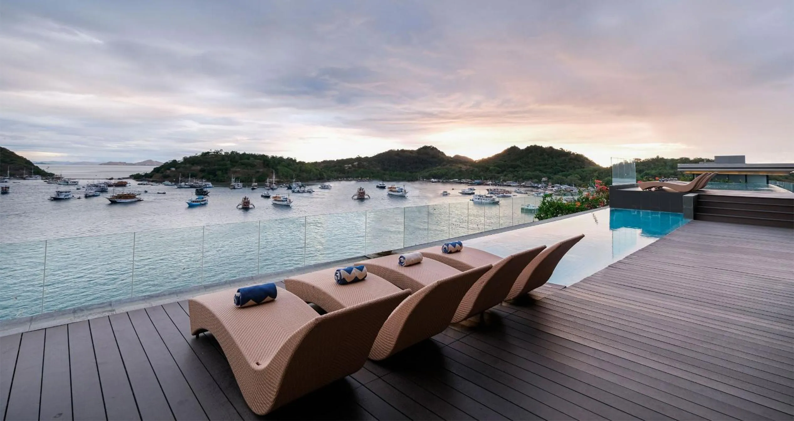 Swimming pool in Meruorah Komodo Labuan Bajo