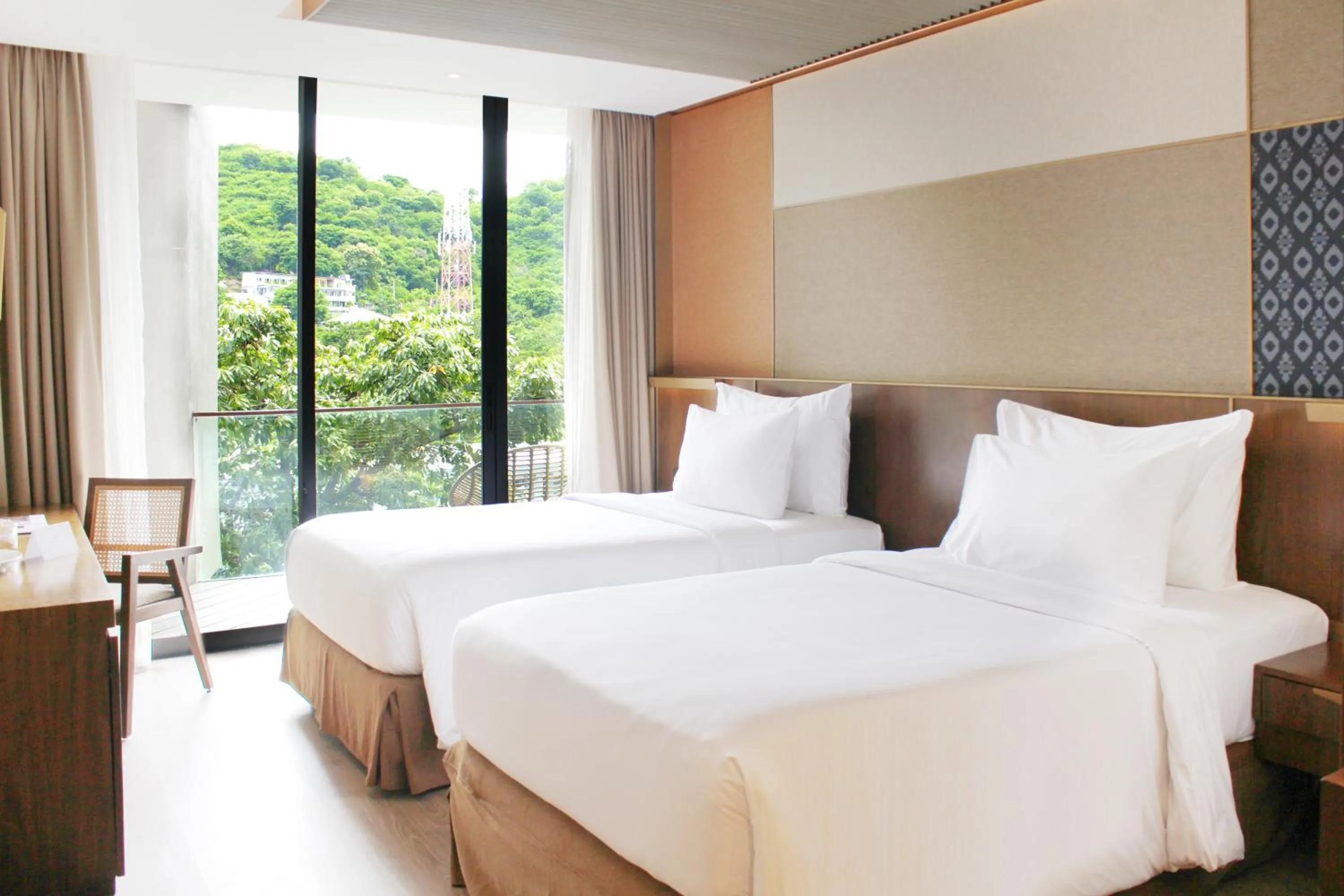 The Signature Hill View with Twin Room and Airport Transfer in Meruorah Komodo Labuan Bajo