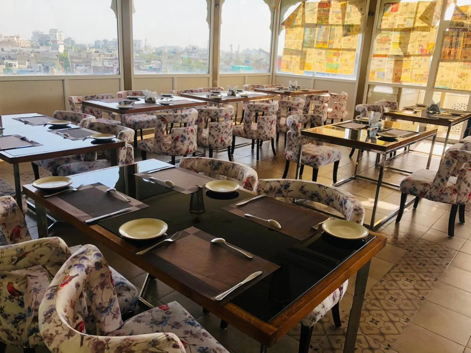 Restaurant/places to eat in Hotel Ratangarh Palace