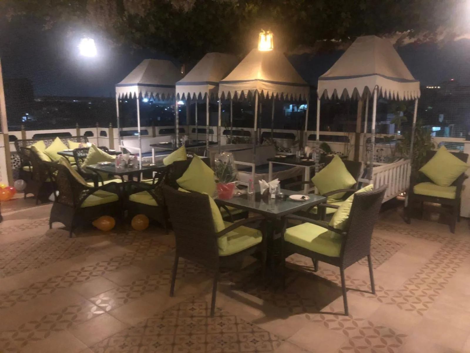 Restaurant/places to eat in Hotel Ratangarh Palace