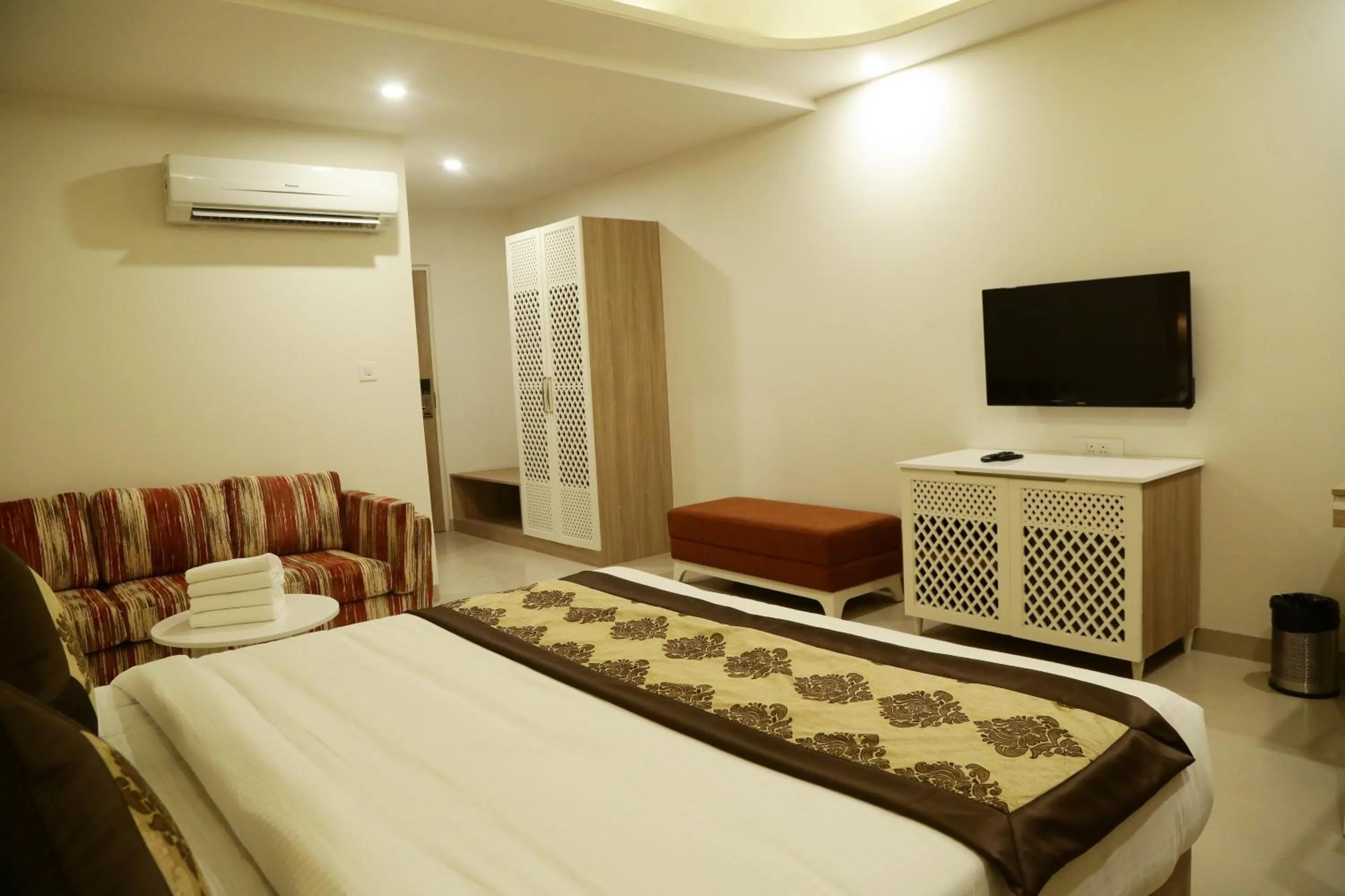 Photo of the whole room in Hotel Ratangarh Palace