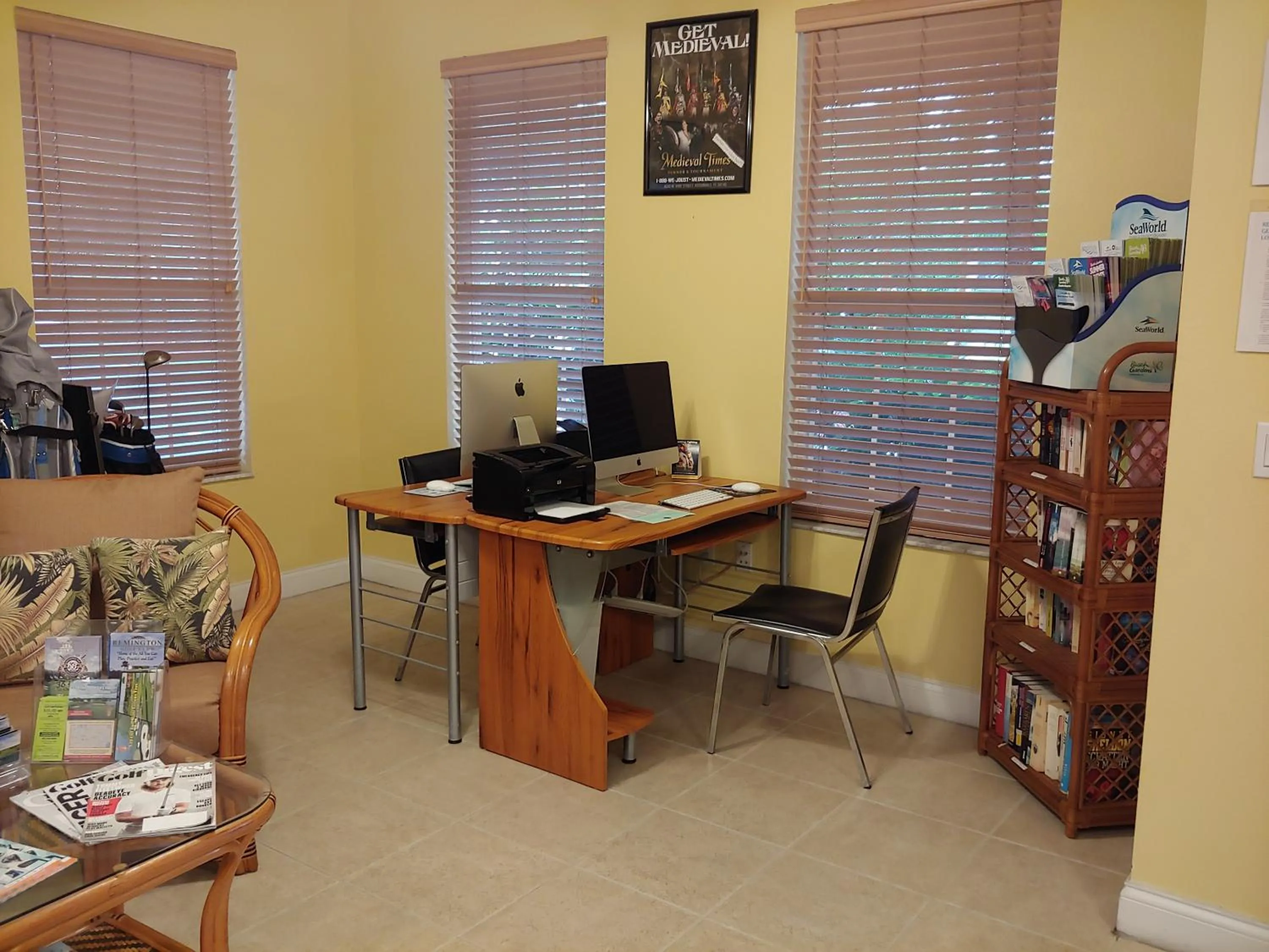 Lobby or reception in Berkley Lake Townhomes