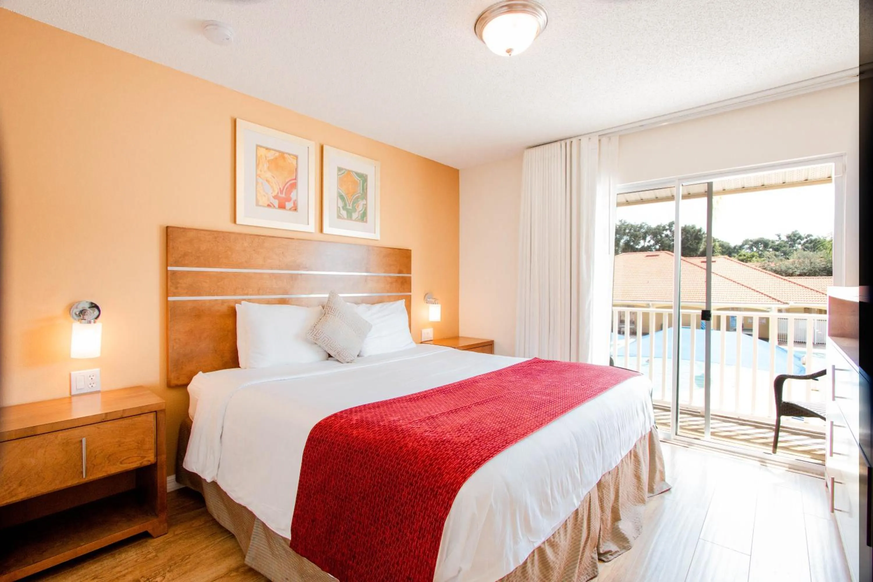 Bed in Berkley Lake Townhomes