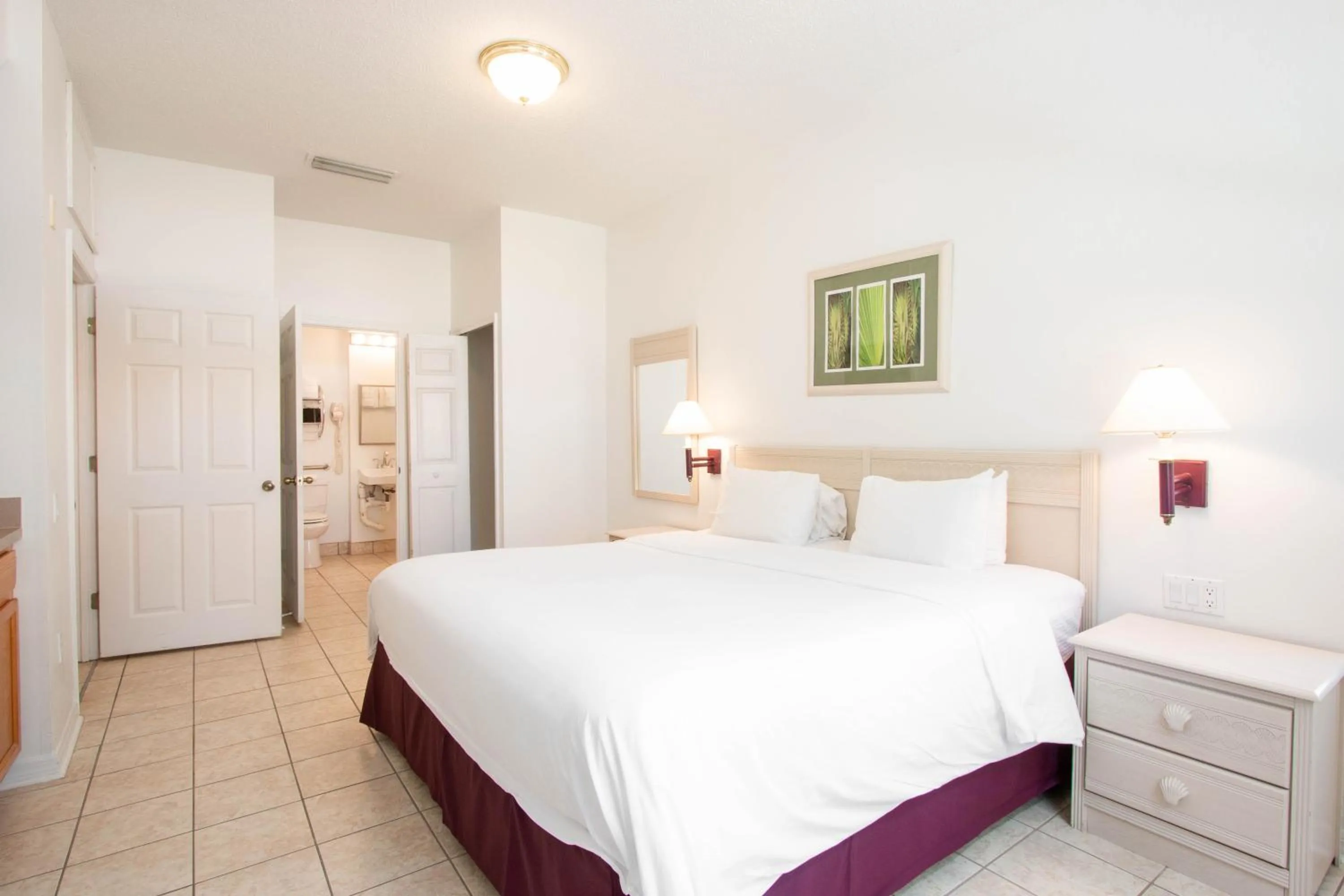 Bedroom, Bed in Berkley Lake Townhomes