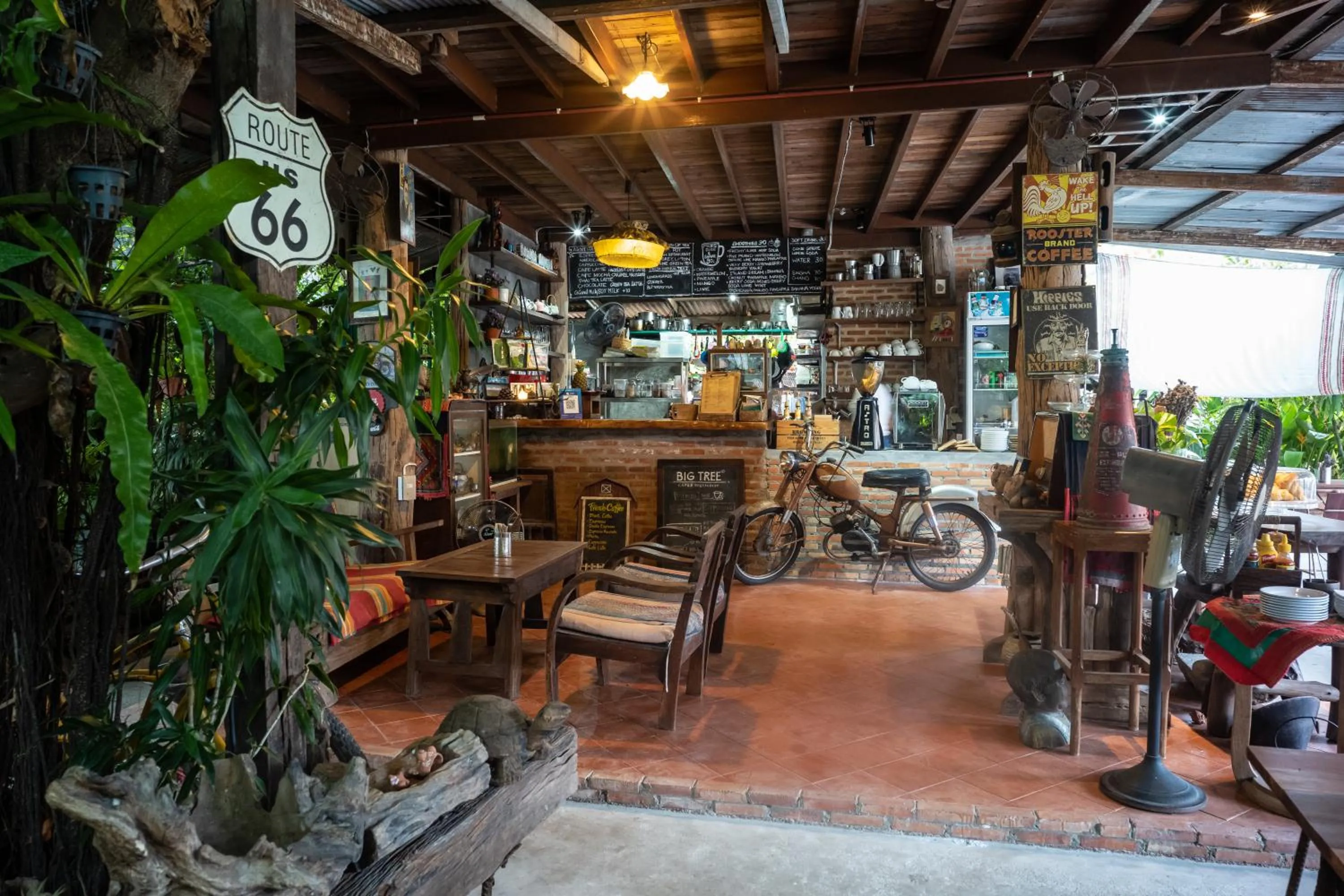 Restaurant/places to eat in Big Tree Boutique Hotel