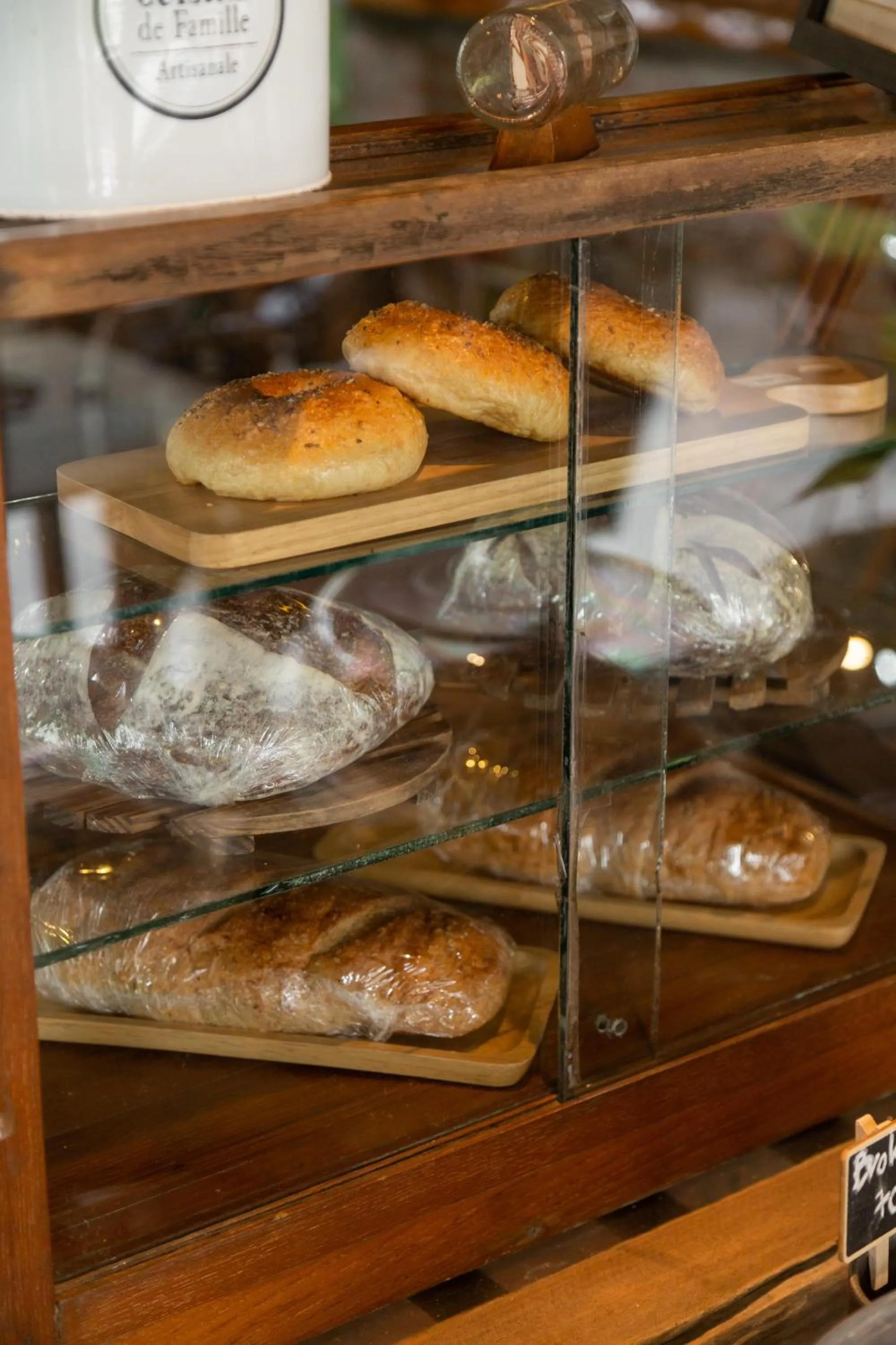 Restaurant/places to eat in Big Tree Boutique Hotel