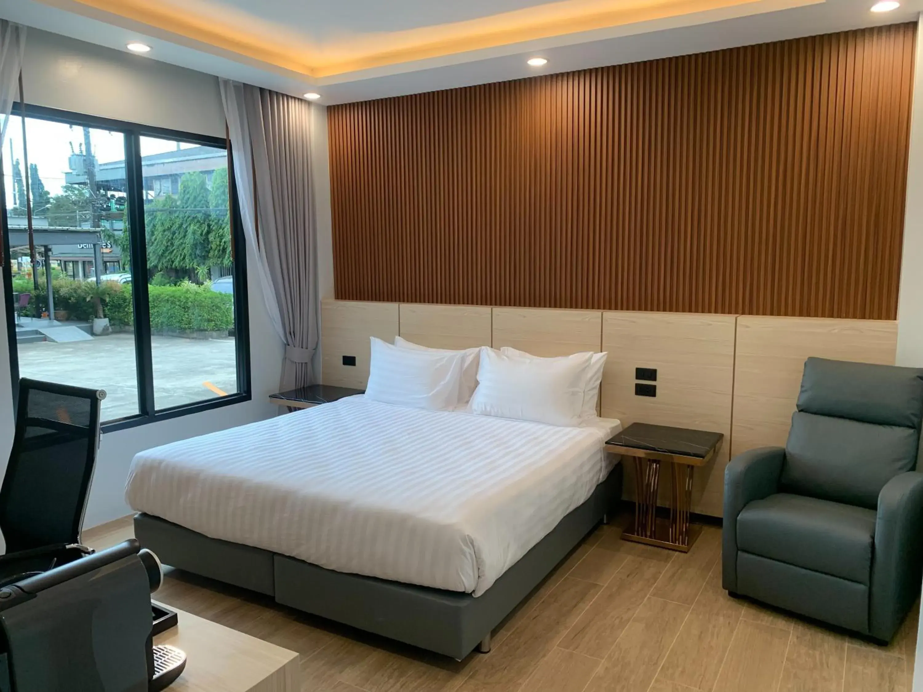 Deluxe King Room in TOBEDzZ HOTEL Deluxe King Room in TOBEDzZ HOTEL