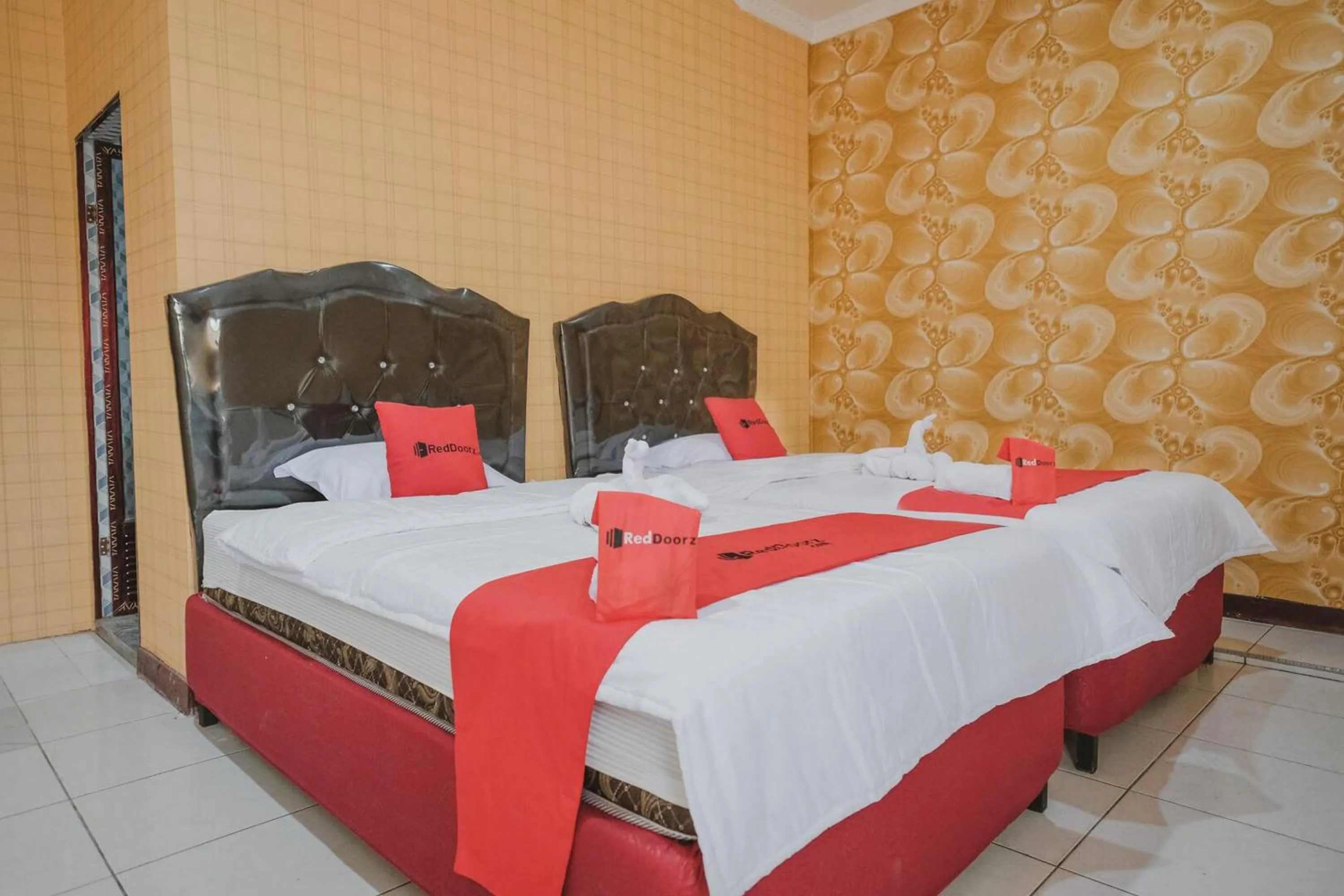Bedroom, Bed in RedDoorz Plus near Istana Maimun Medan